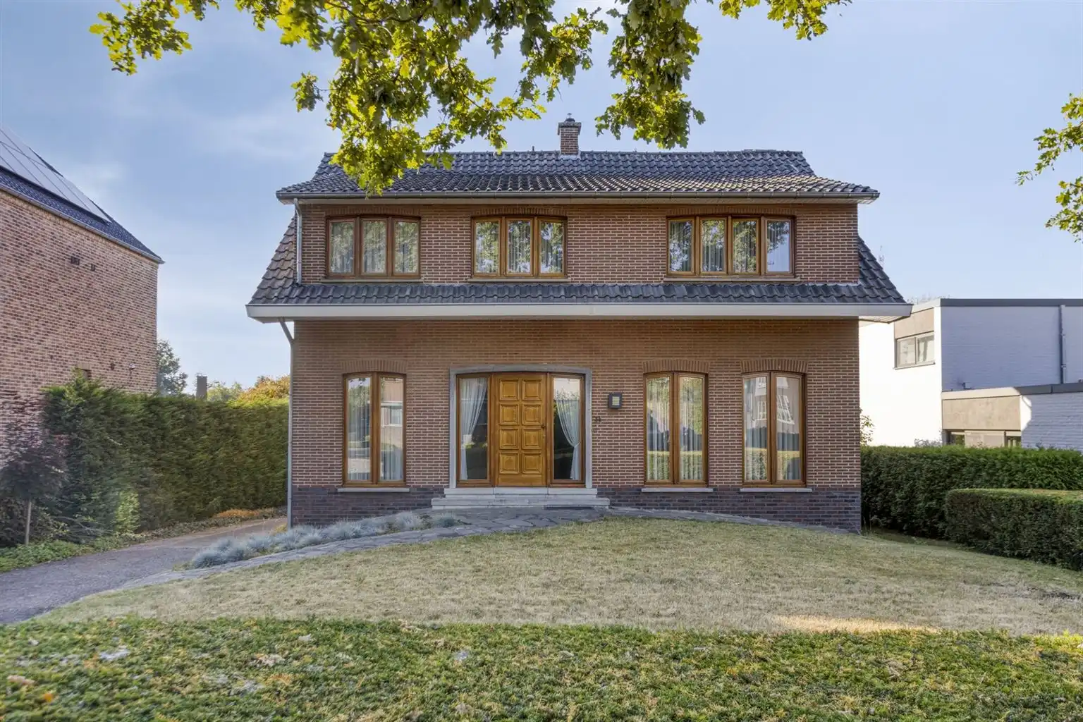 Karaktervolle, vrijstaande woning met 4 slaapkamers, veranda, dubbele garage, volledig onderkelderd op een perceel van 17a48ca, centraal gelegen bij het centrum. foto 39