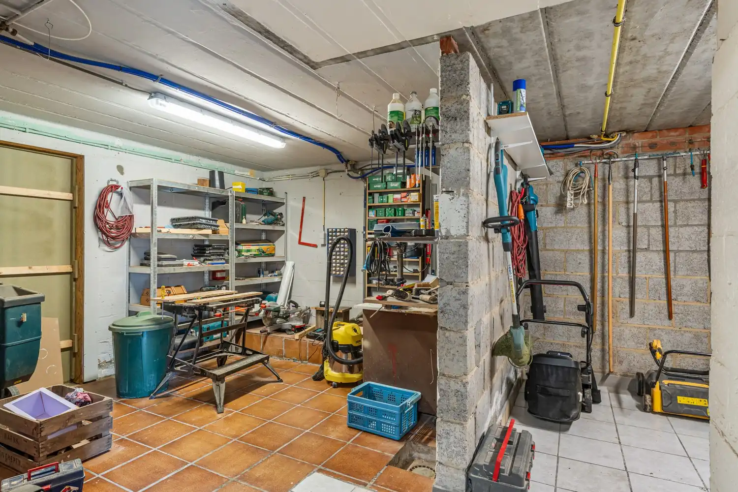 Degelijk onderhouden gezinswoning met 3 slaapkamers, volledig onderkelderd en mooie aangelegde tuin op een perceel van 5a96 ca! foto 26