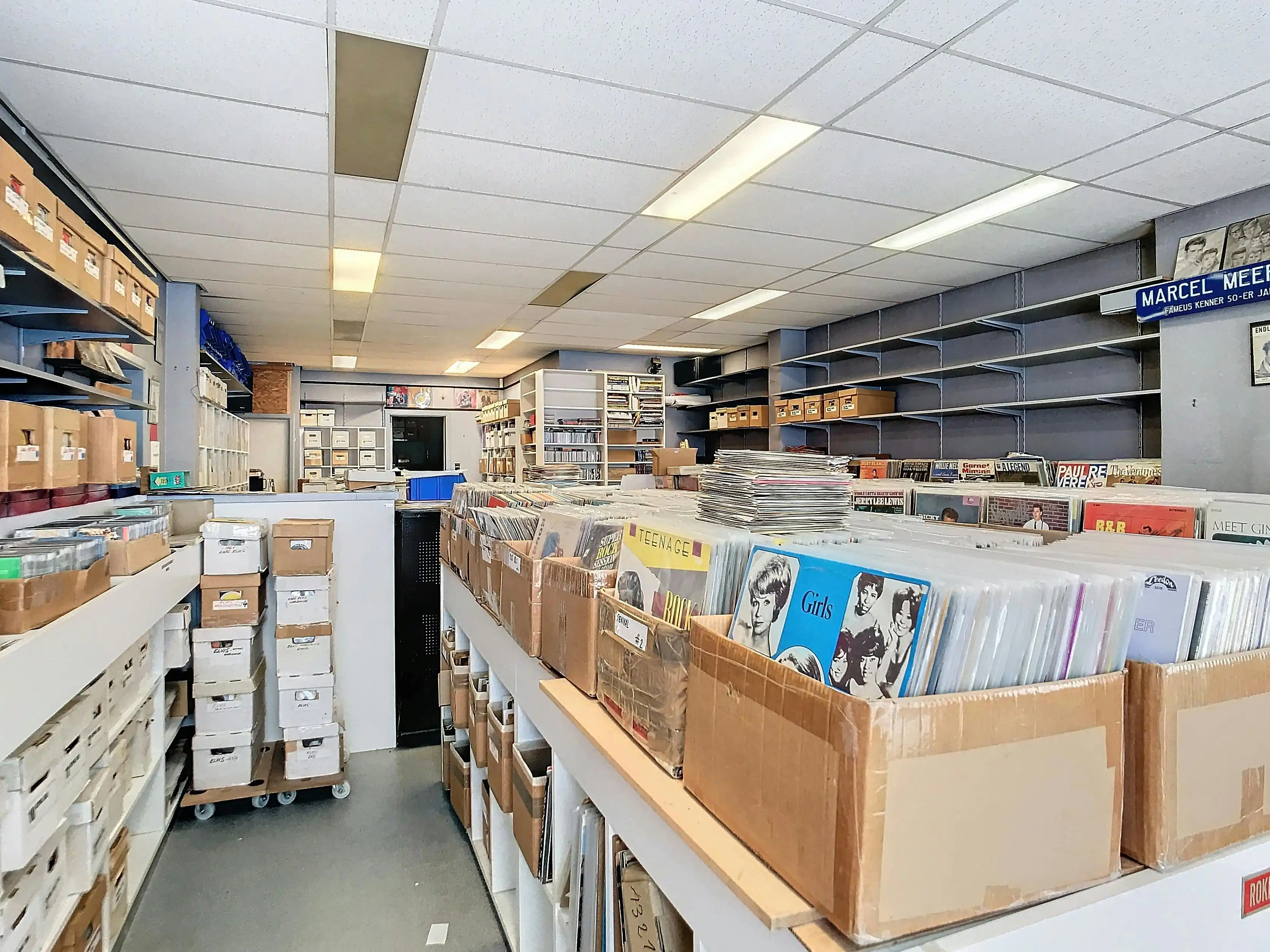 Te renoveren winkel of woning te Kruibeke foto 2