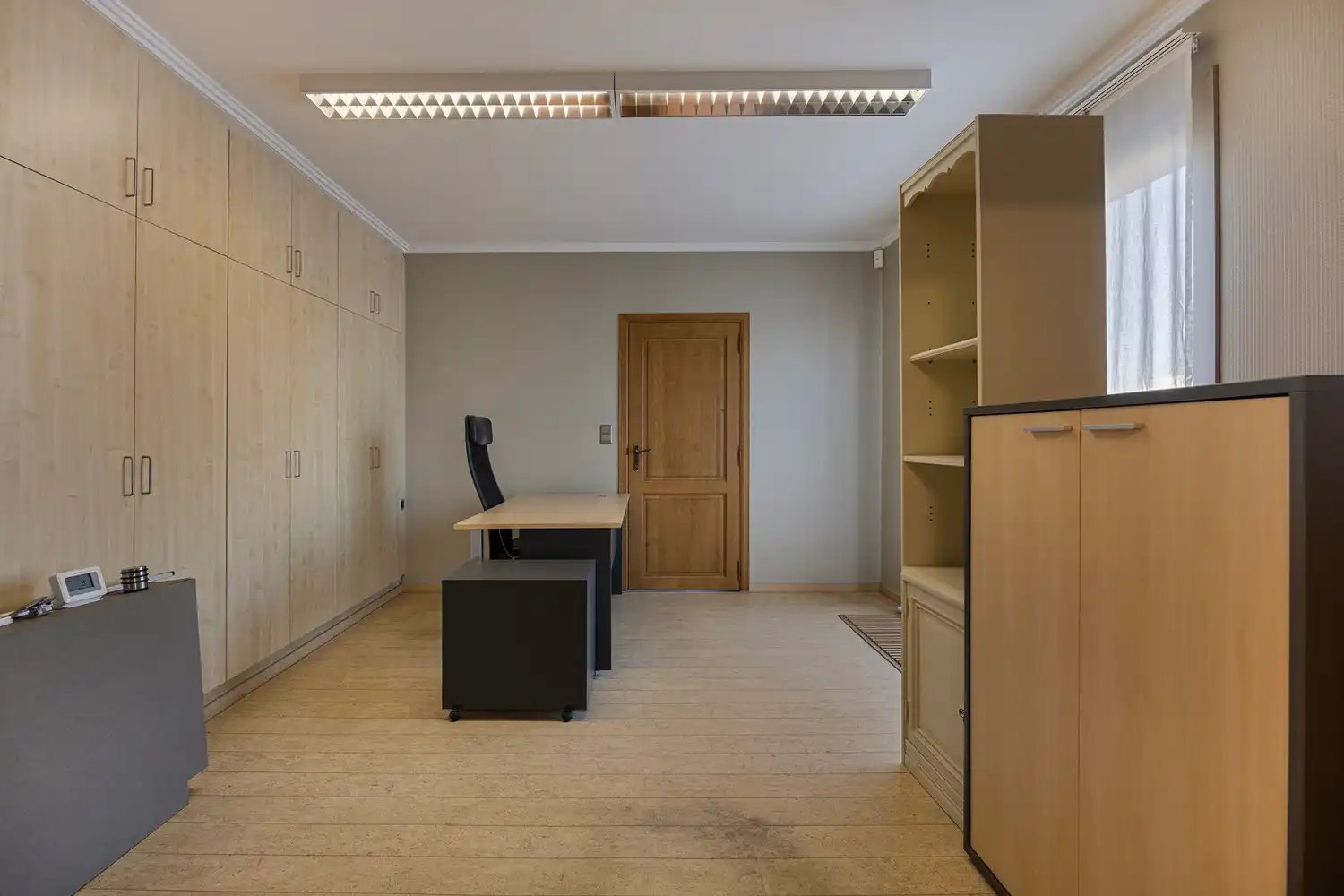 STIJLVOL KANTOOR MET UITSTEKENDE VISIBILITEIT EN BEREIKBAARHEID TE LUMMEN! foto 7