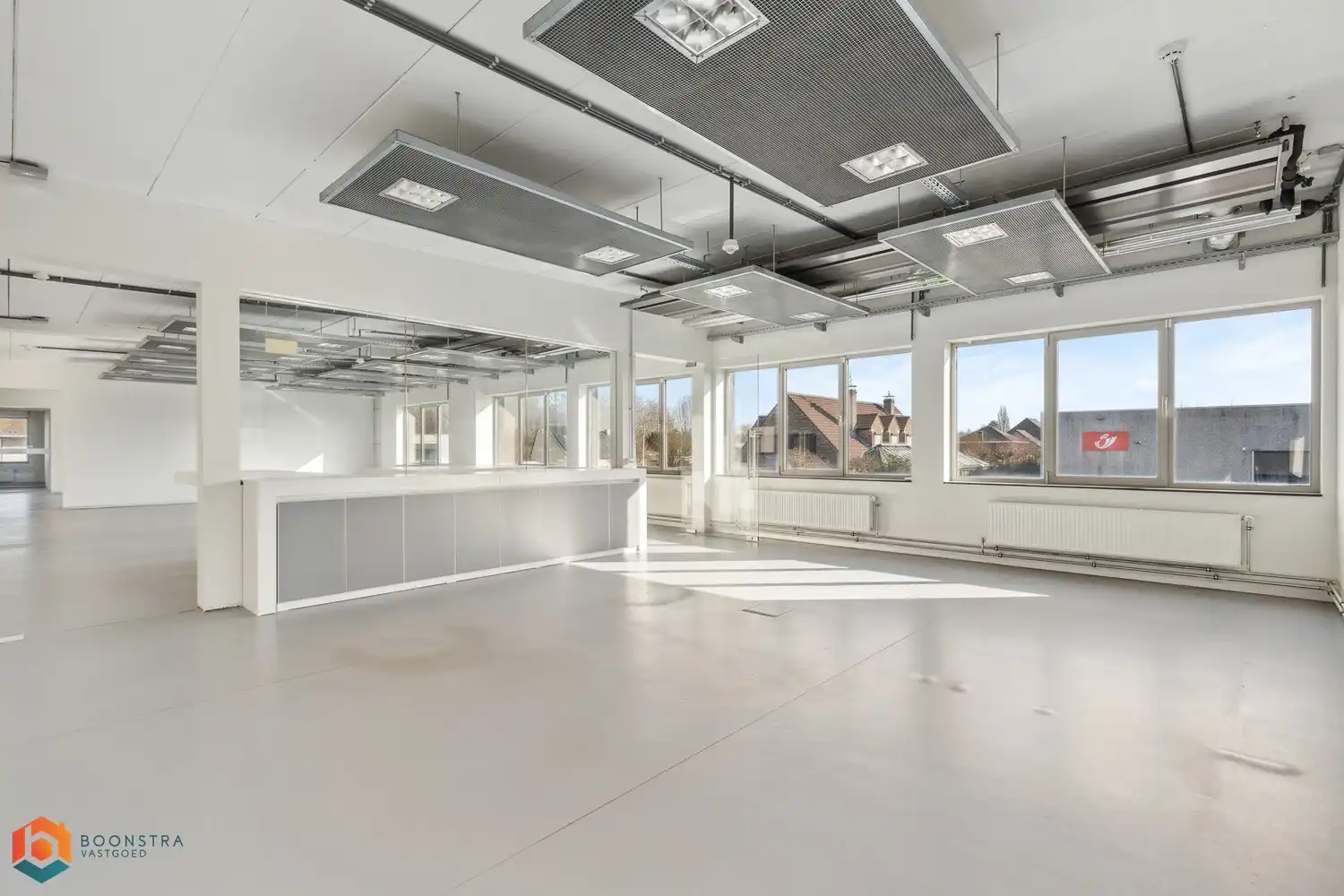 Veelzijdig kantoorgebouw met ruime parking op 2433 m² foto 16