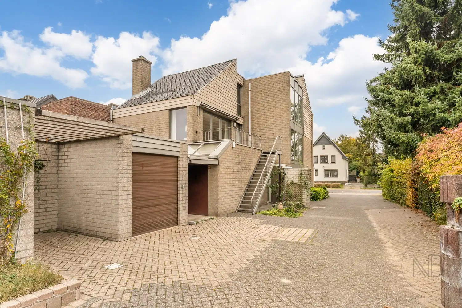 Pand met vergunde praktijkruimte, woonst, garage en carport in Opglabbeek foto 37