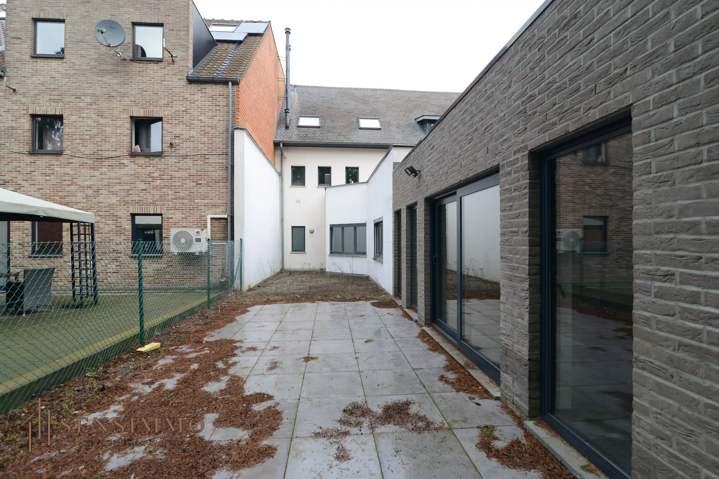 Commerciële handelspand met bovenliggend appartement in hartje Maasmechelen foto 24