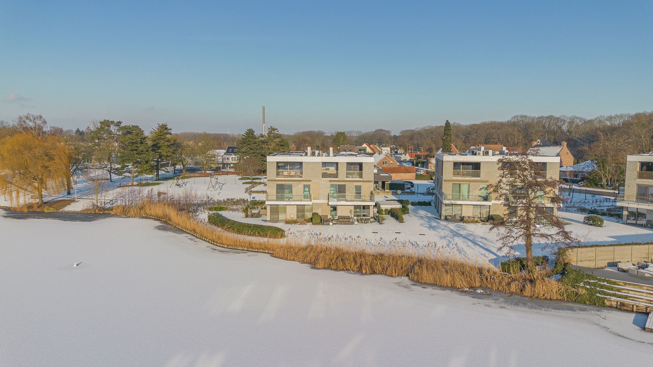 Recent appartement met uitzicht over het Donkmeer foto {{pictureIndex}}