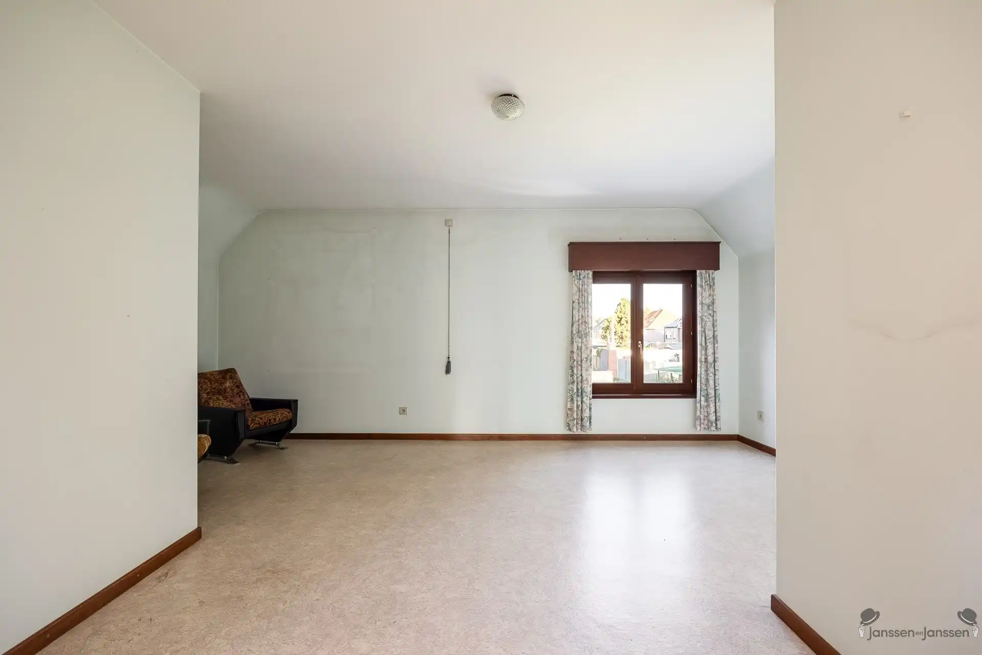 Rustig gelegen villa met uitgestrekte tuin foto 16