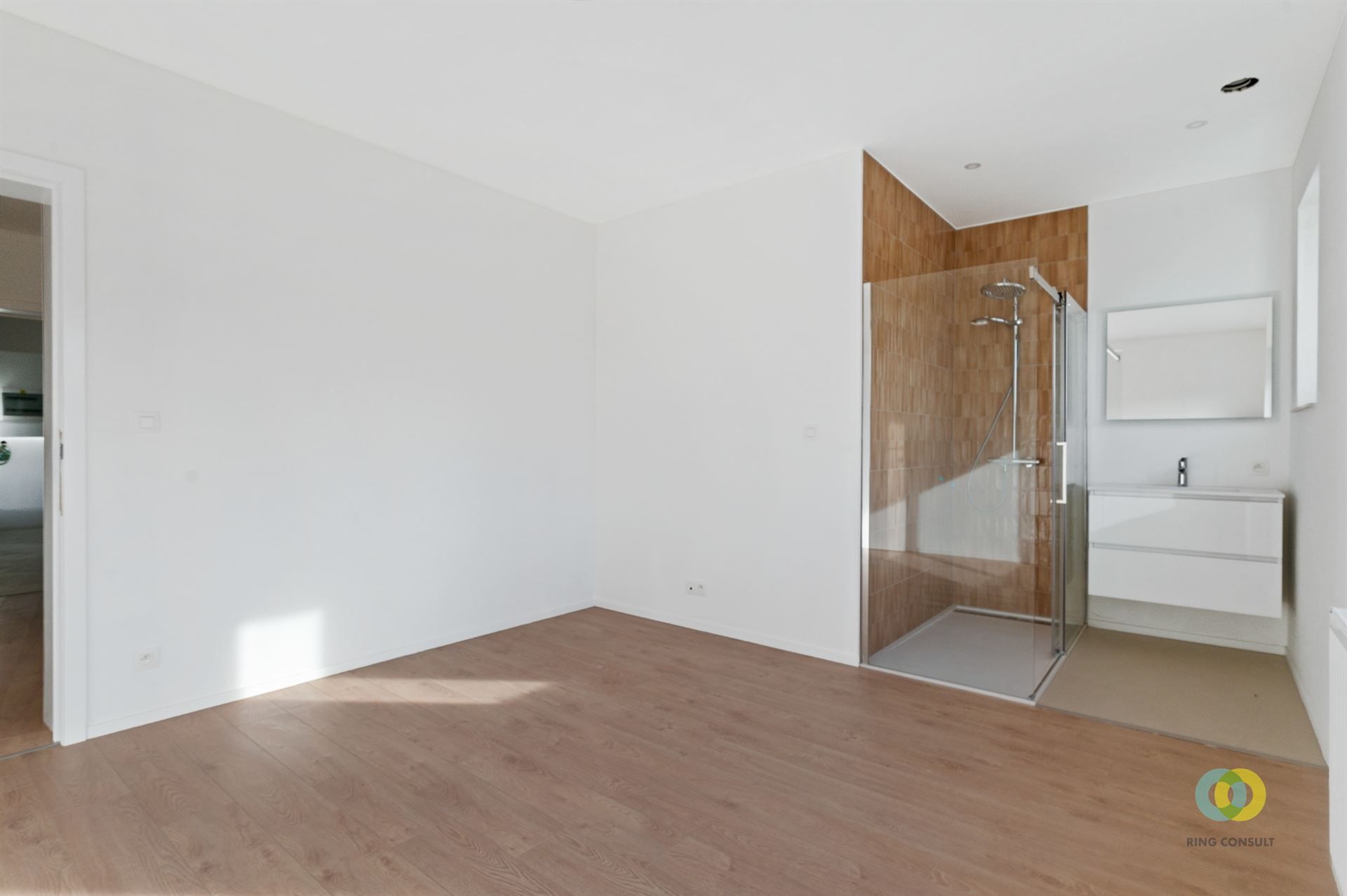 Gerenoveerd appartement met twee slaapkamers foto 9