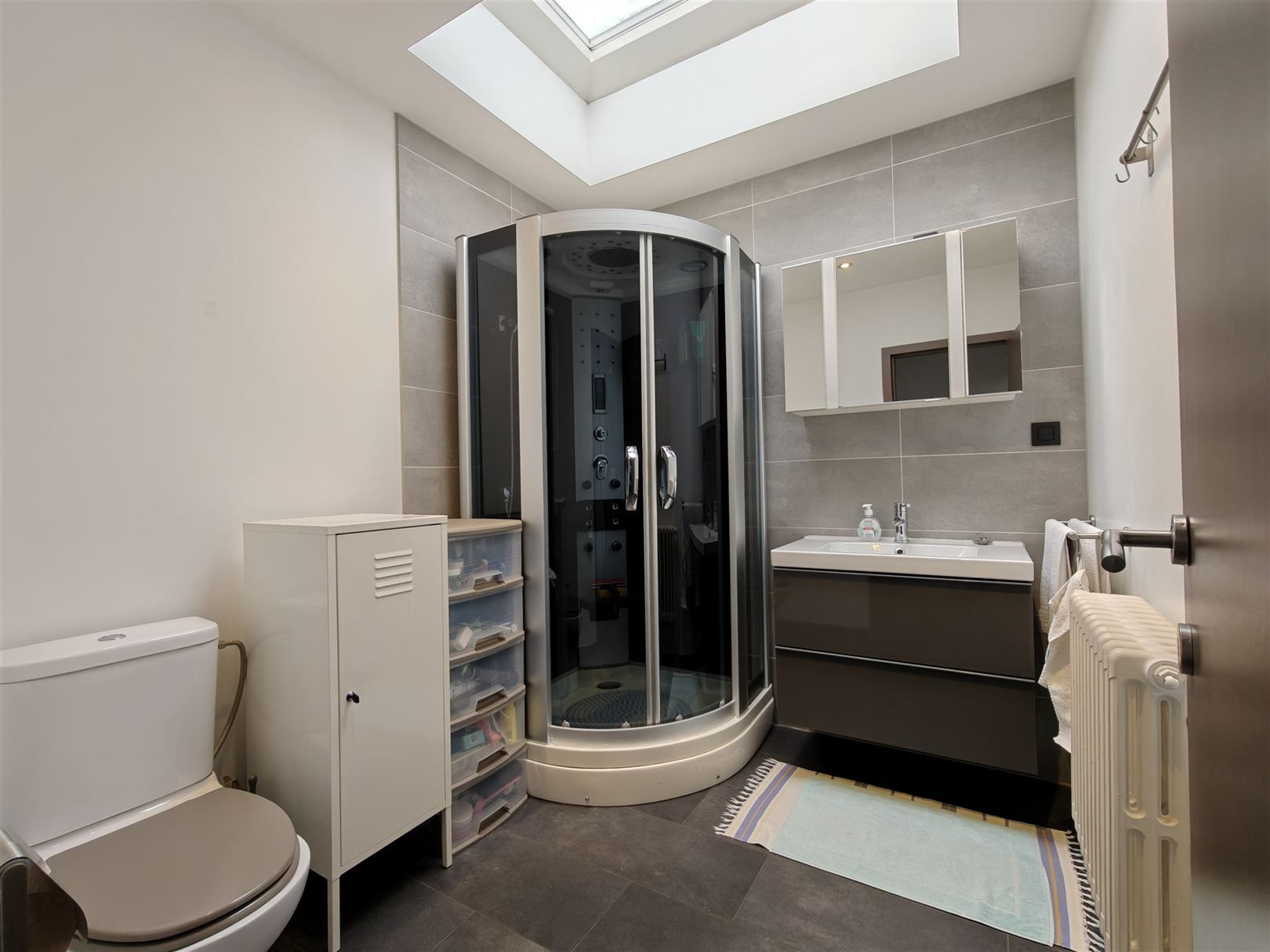 TE HUUR: Gesloten bebouwing met 2 slaapkamer te Hasselt! foto 7