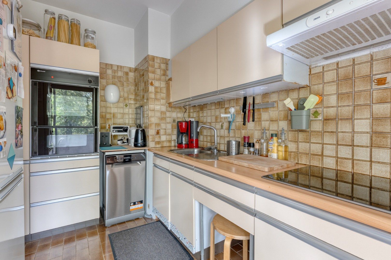 Riant 2-slp appartement met kelder en autostnplts foto 7