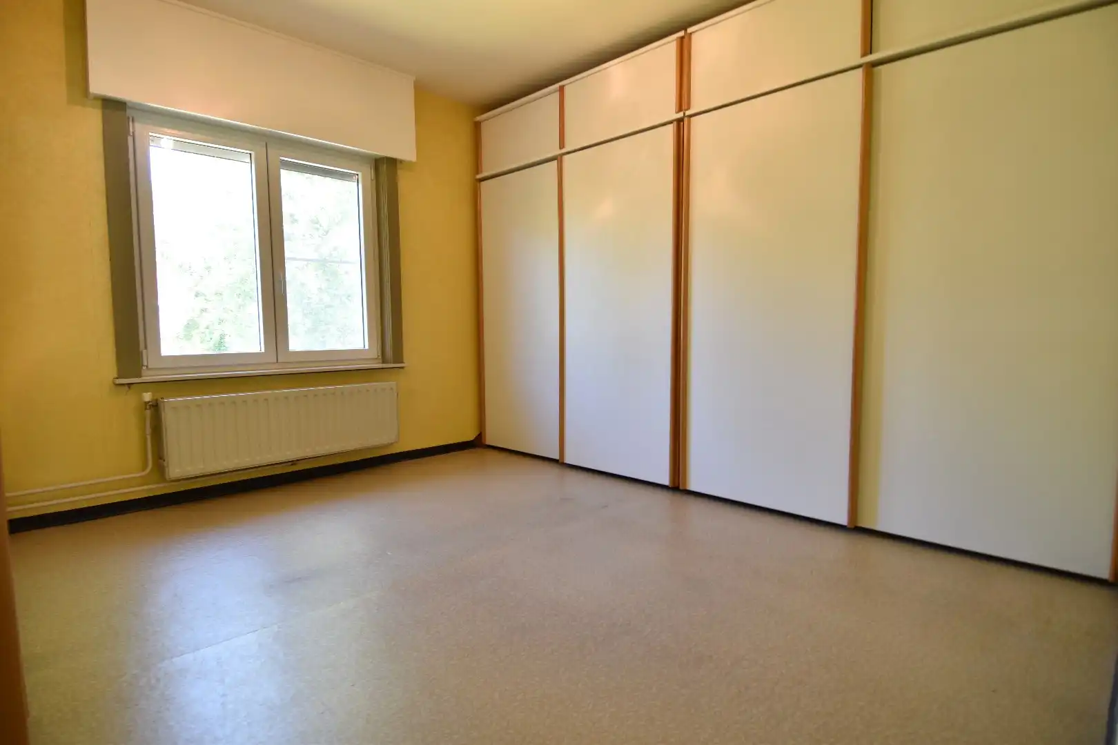HOB met 4 slaapkamers, tuin en een inpandige garage te koop in Gullegem foto 9