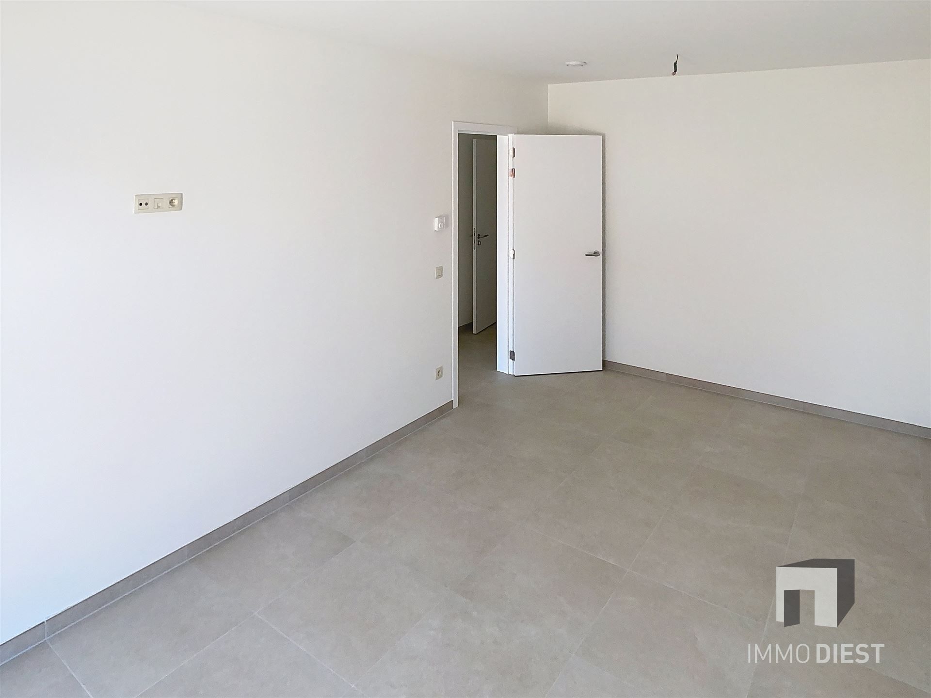 Gelijkvloers appartement met terras en tuintje foto 14