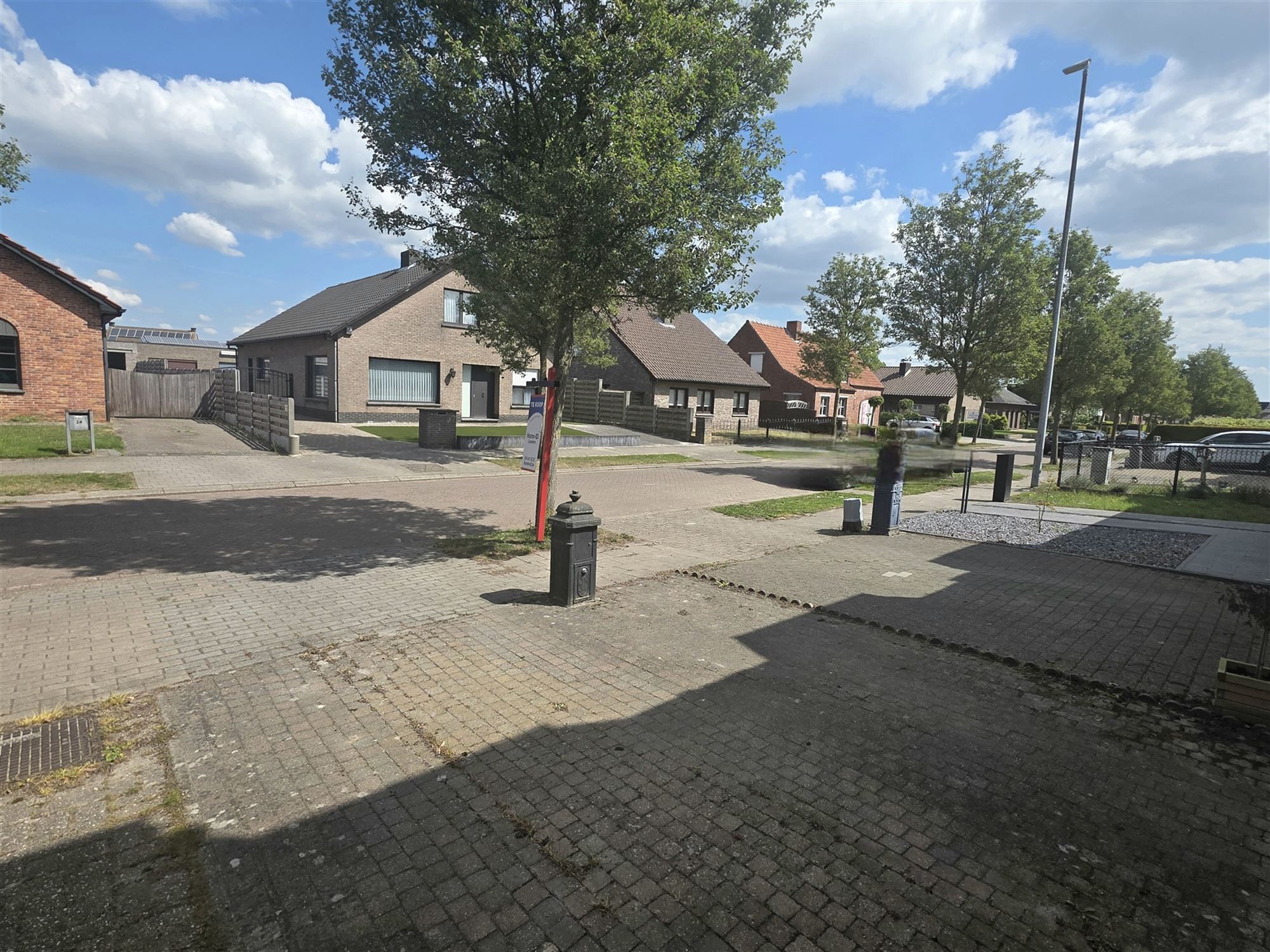Burgerswoning met 2 à 3 slpks, parking en tuin met ingang foto 22