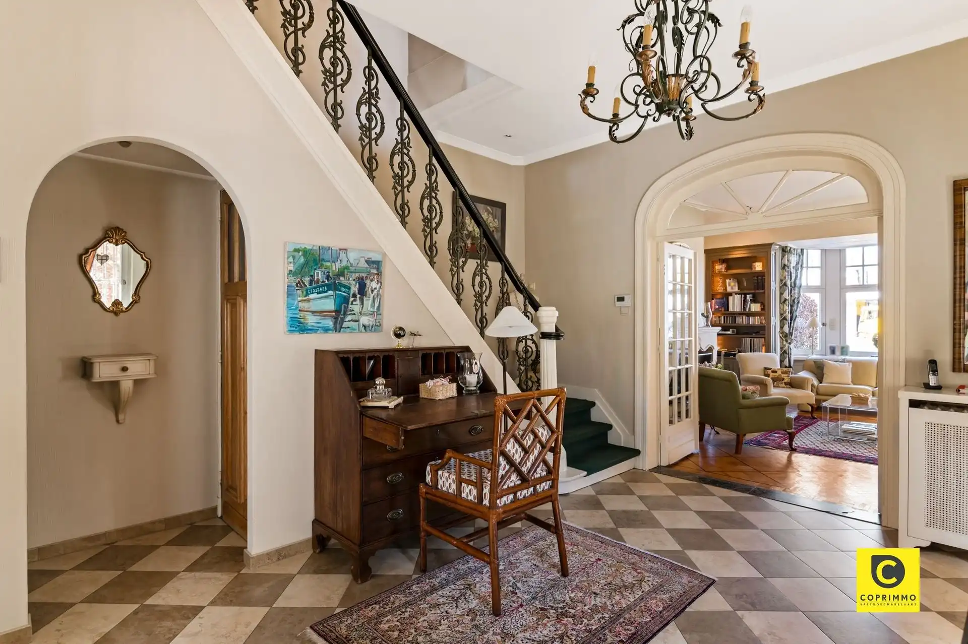 Karaktervolle woning te koop in hartje Edegem foto 12