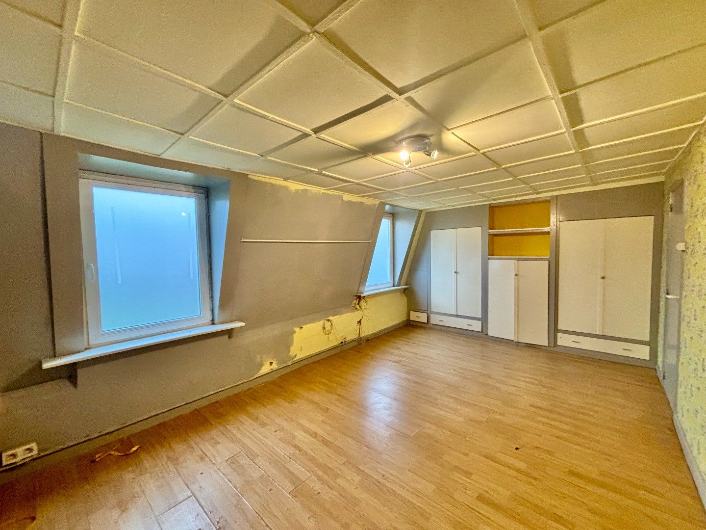 TE RENOVEREN WONING MET 2 RUIME SLPKS, TUIN EN GARAGE MOGELIJK  foto 14