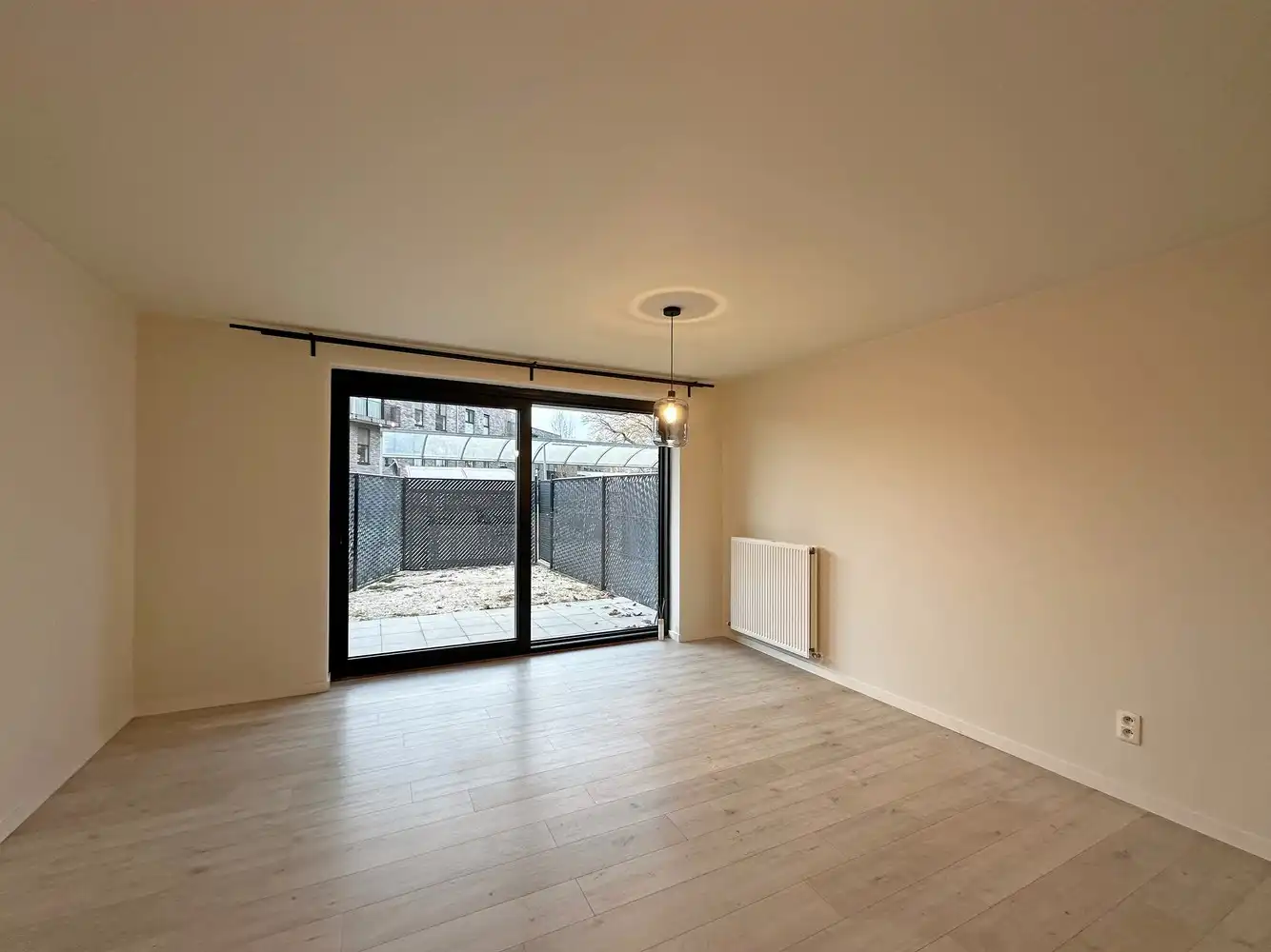 Instapklaar 1-SLPK appartement met een tuin te Deurne op toplocatie! foto 2
