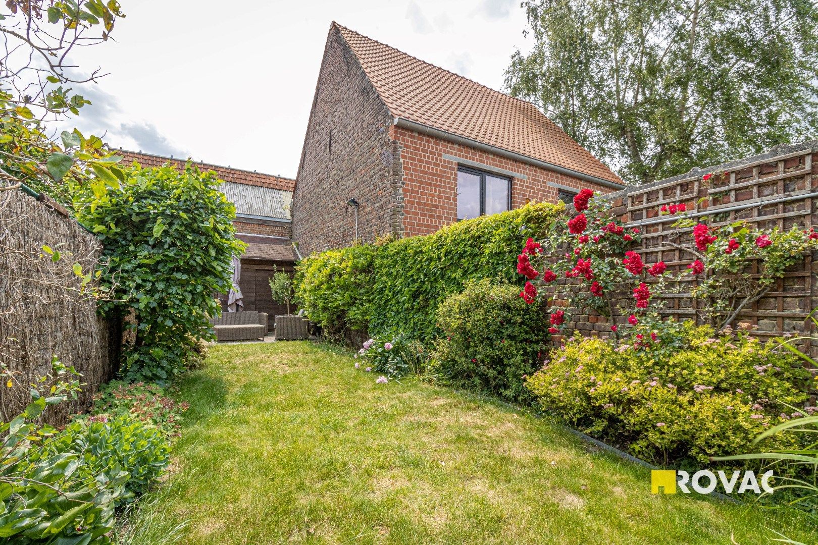 Zeer leuke rijwoning met prachtige stadstuin in centrum Izegem foto 4