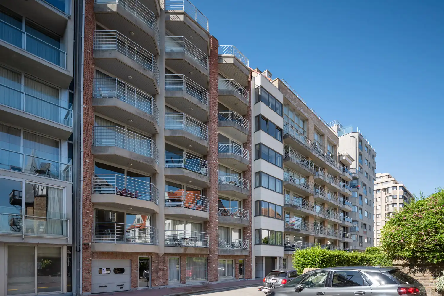 Ruim duplexappartement met zonnig terras en prachtig open uitzicht in Duinbergen foto 25