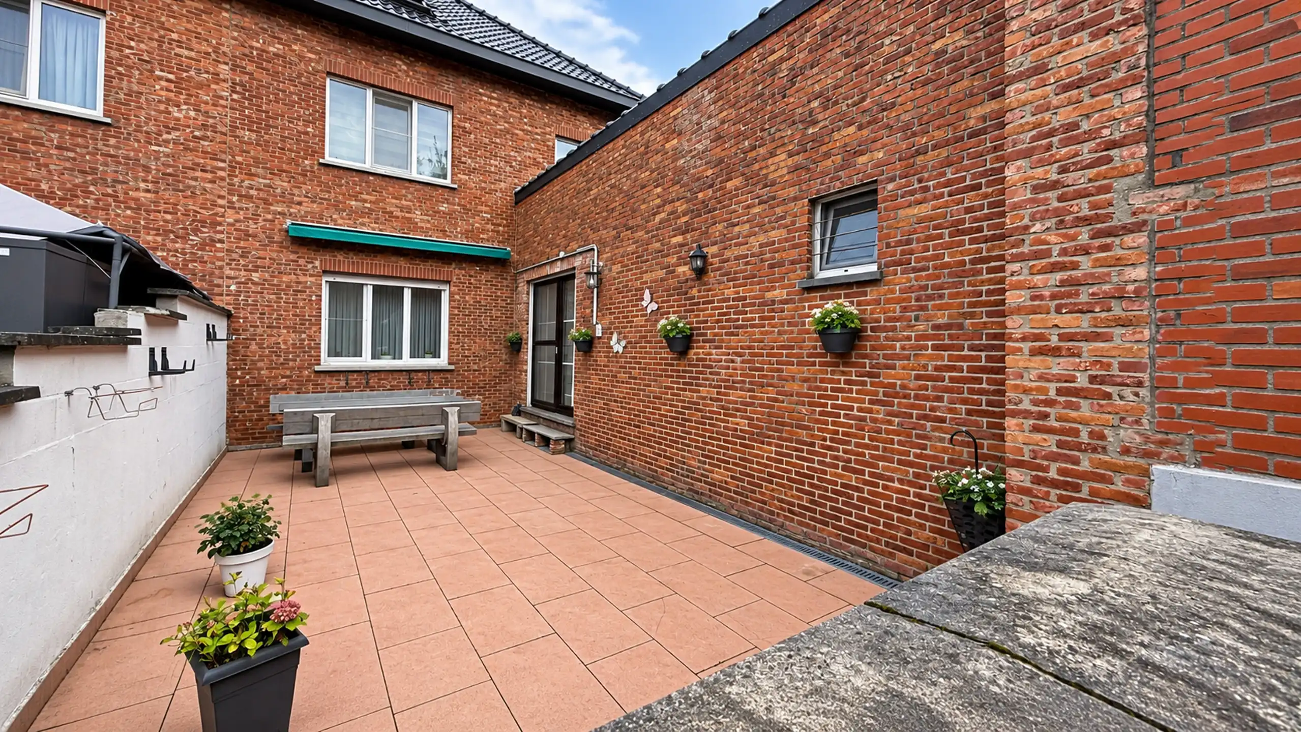 Instapklare halfopen bebouwing met zonnige tuin en garagebox foto 49