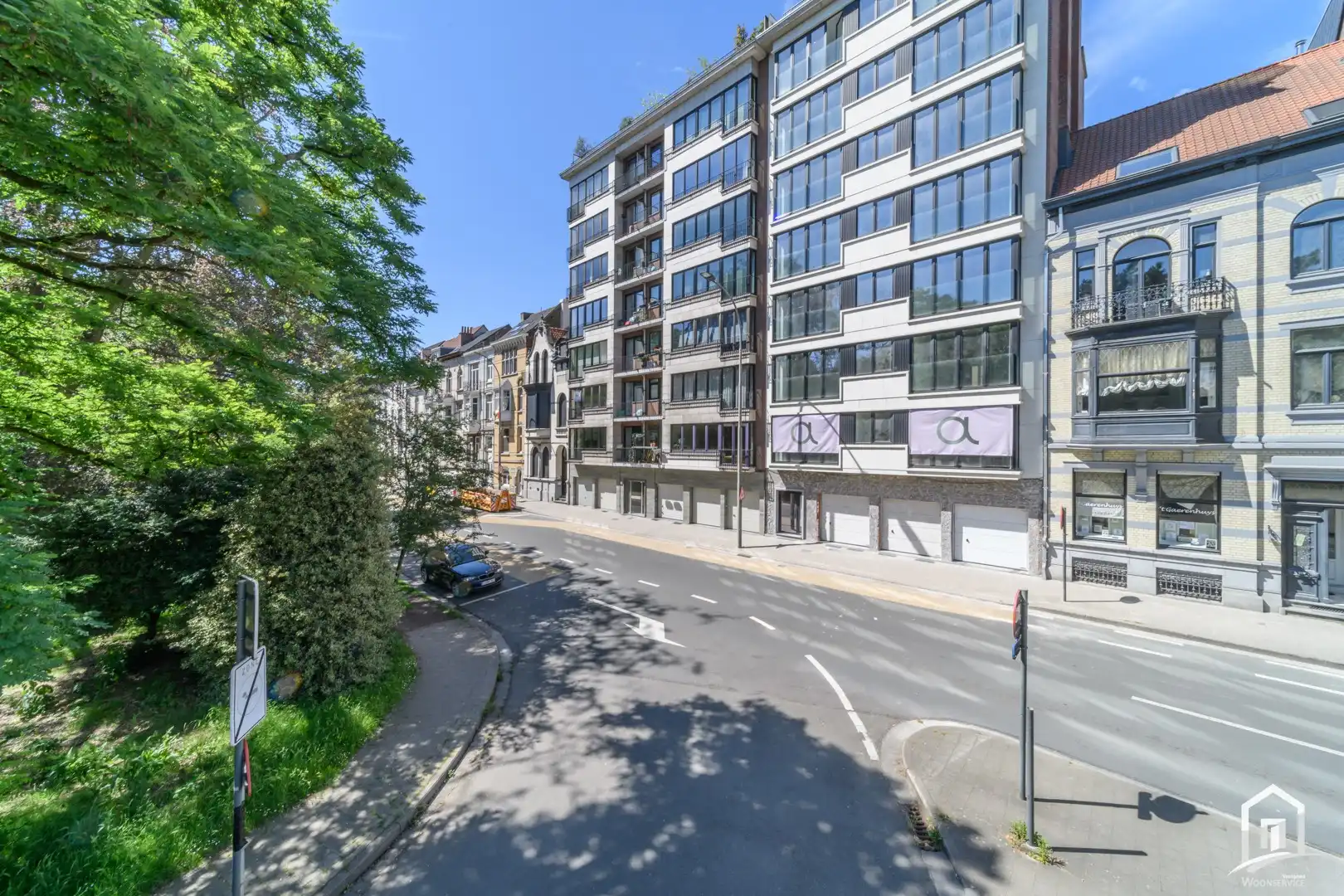 Gunstig gelegen, ruim appartement te Gent foto {{pictureIndex}}