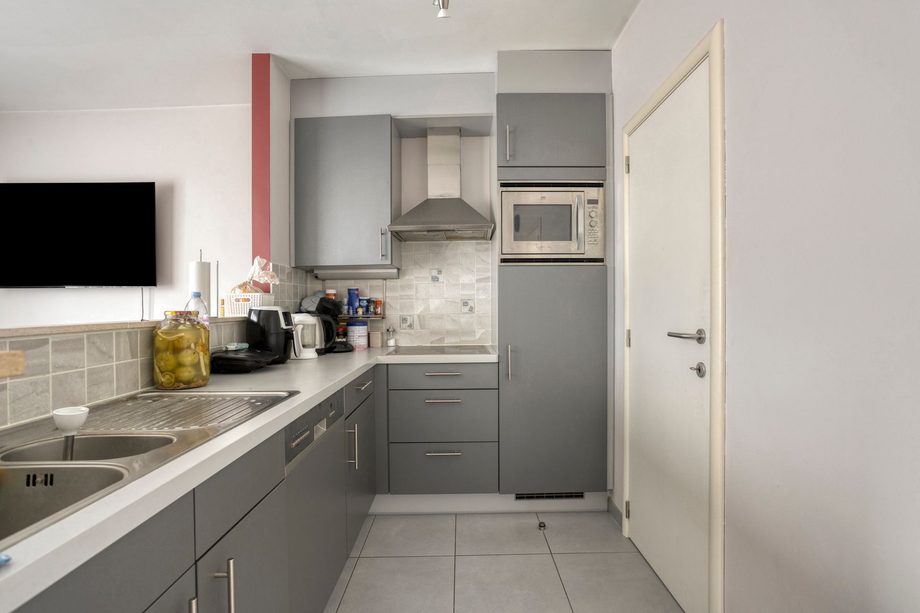 Instapklaar appartement met terras in het centrum van Zellik! foto 10