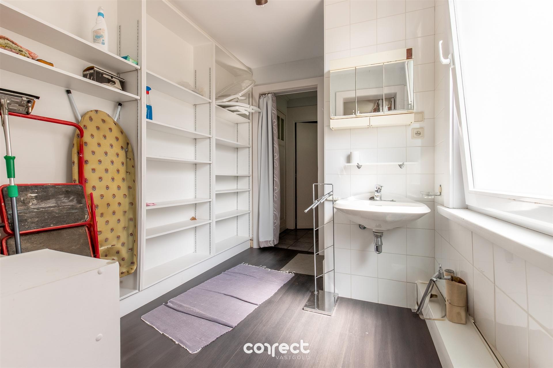 Verzorgd appartement in woonwijk foto 8