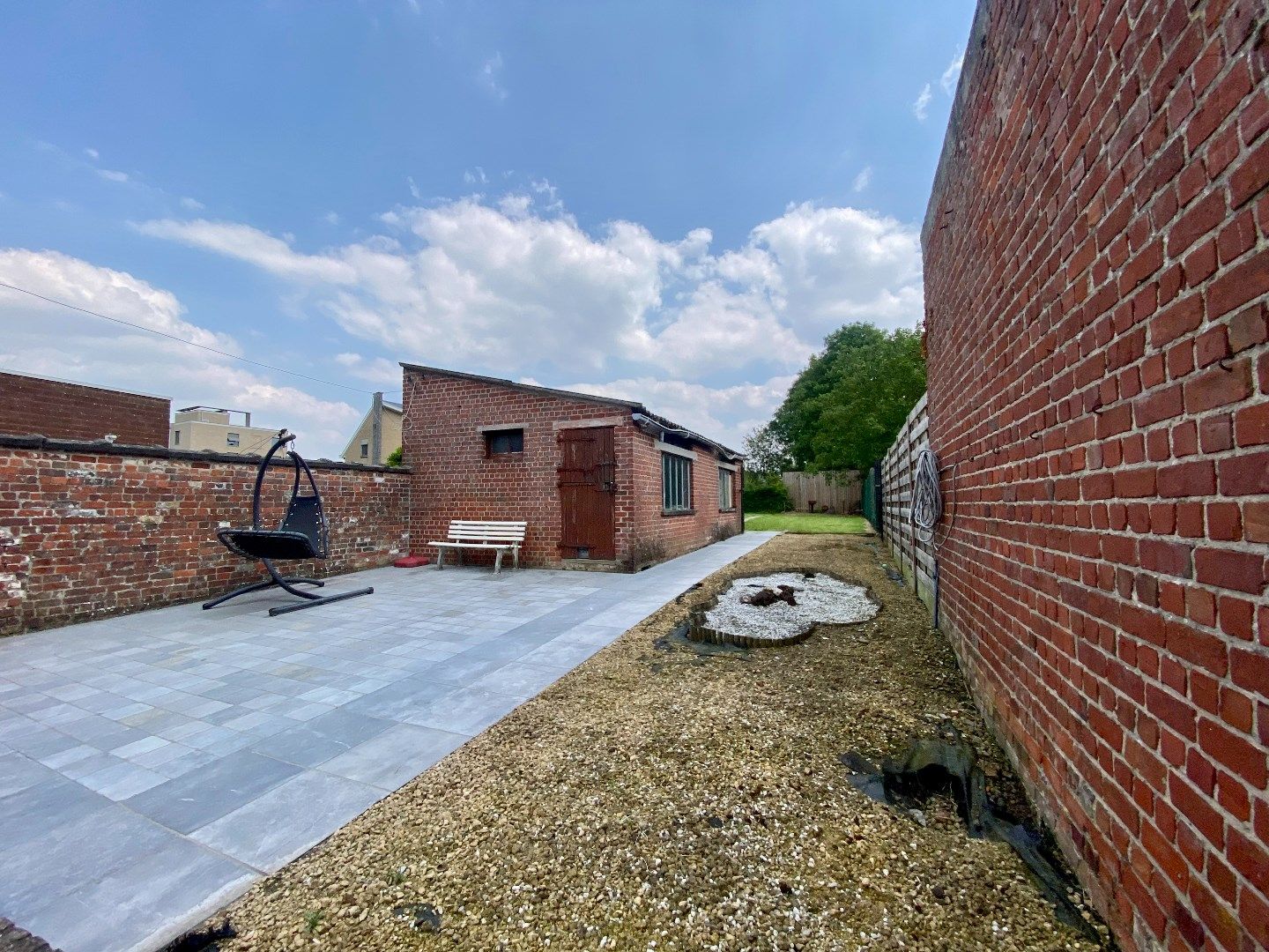 Ieper (Elverdinge), ruime rijwoning met zonnige tuin. foto 2