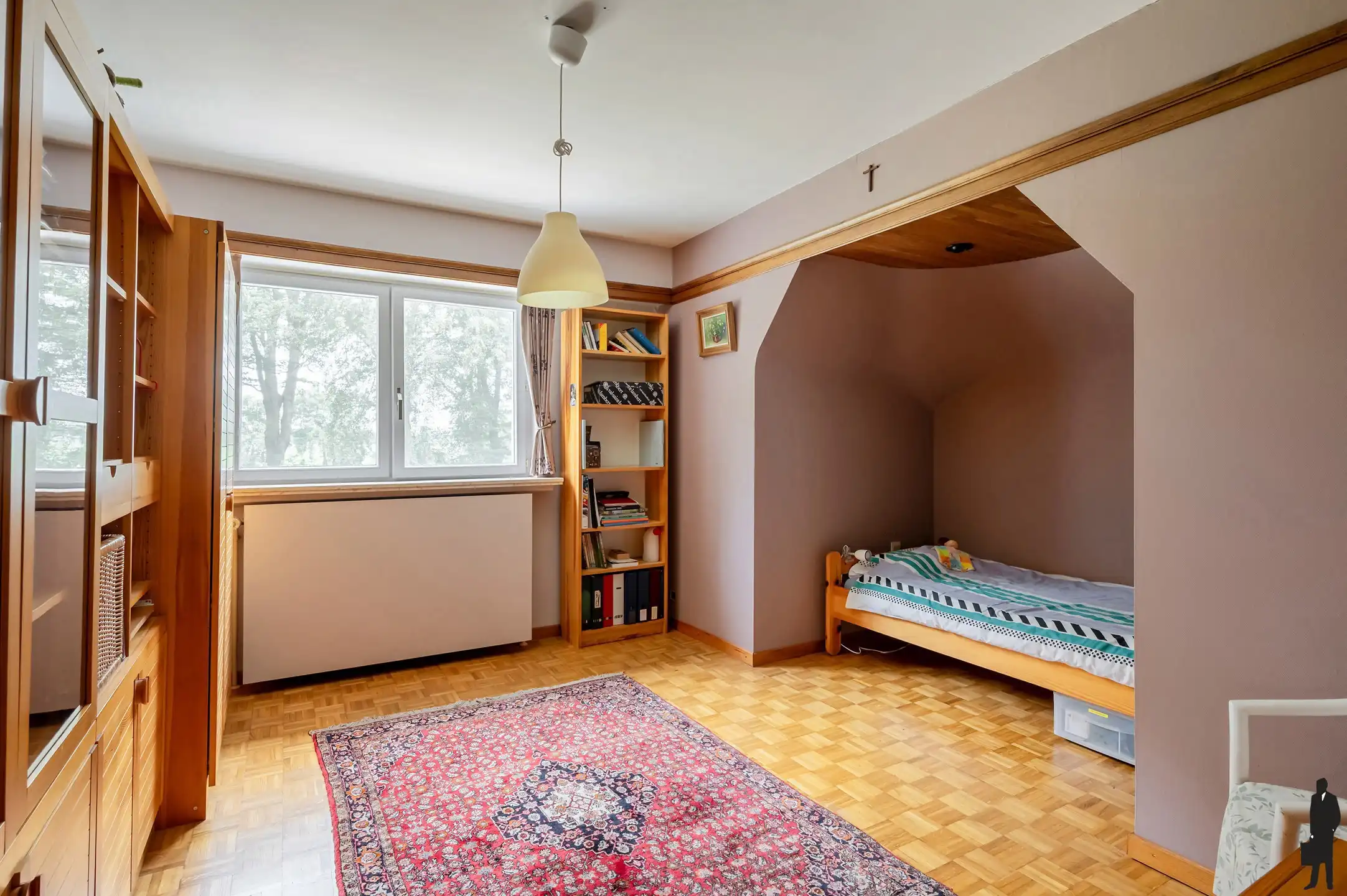Statige villa op prachtig aangelegd perceel  met 4 slaapkamers en inpandige garage foto 28