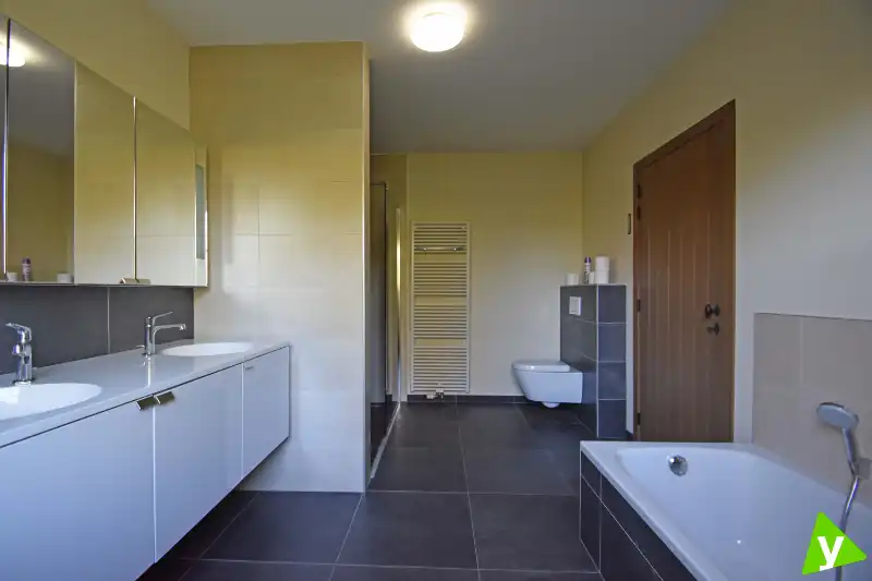 Idyllische woning met prachtige tuin foto 10