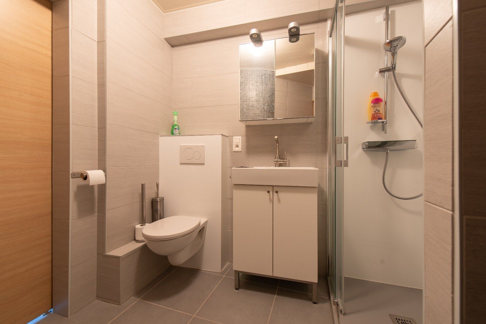 Prachtig afgewerkt appartement met zijdelings zicht op zee! foto 9