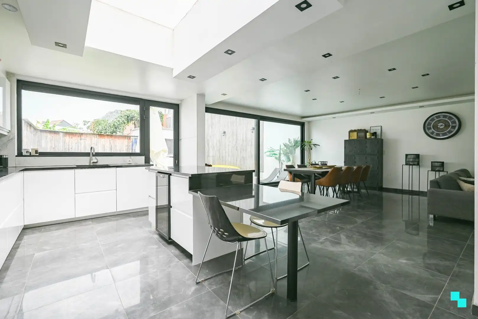 Ruime woning nabij centrum Bissegem foto 7