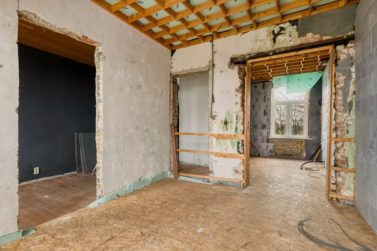 Polyvalente woning te Oudenburg met grote parking foto 13