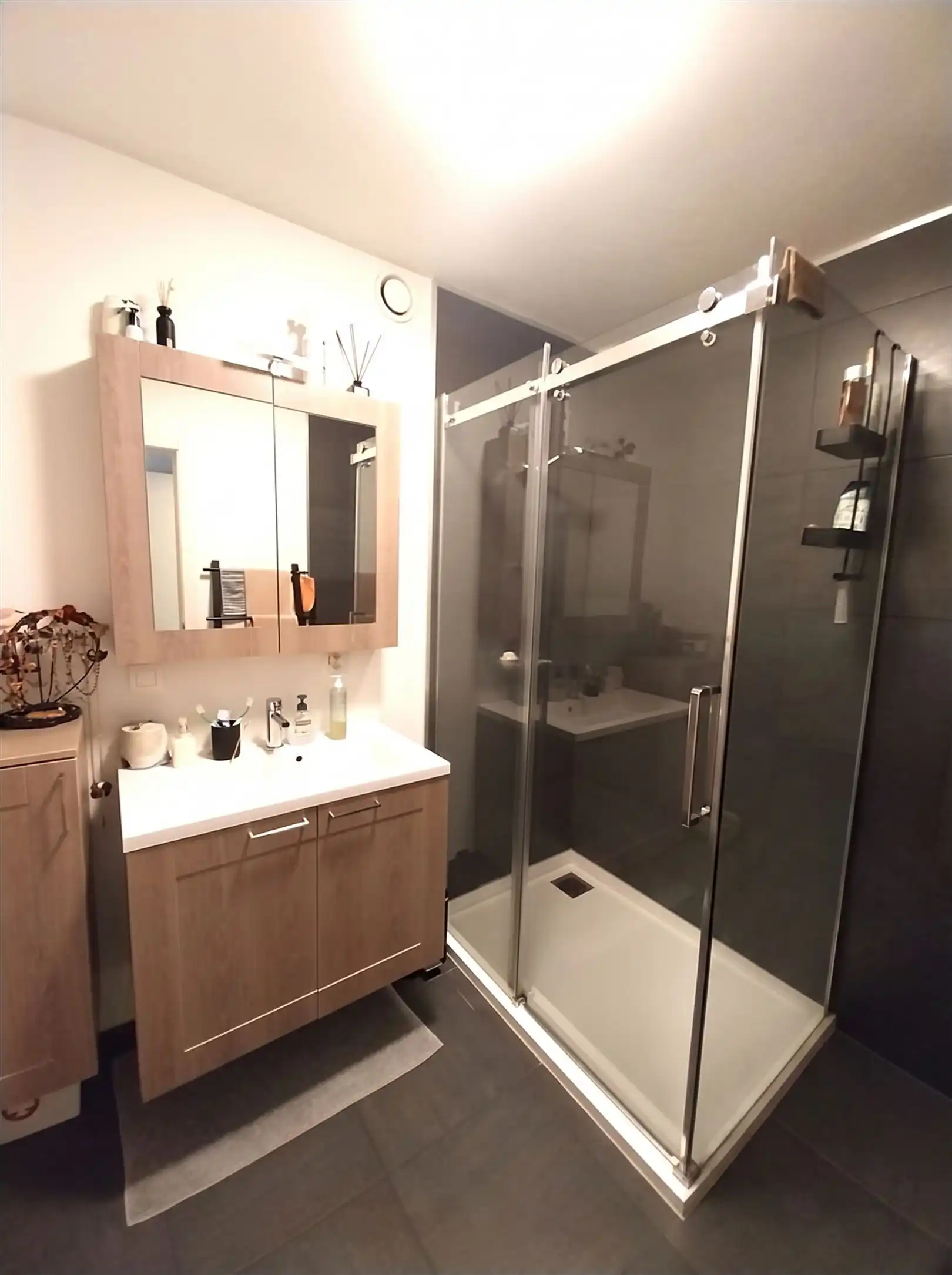 TE HUUR: Ruim appartement met 2 slaapkamers te Koersel! foto 9