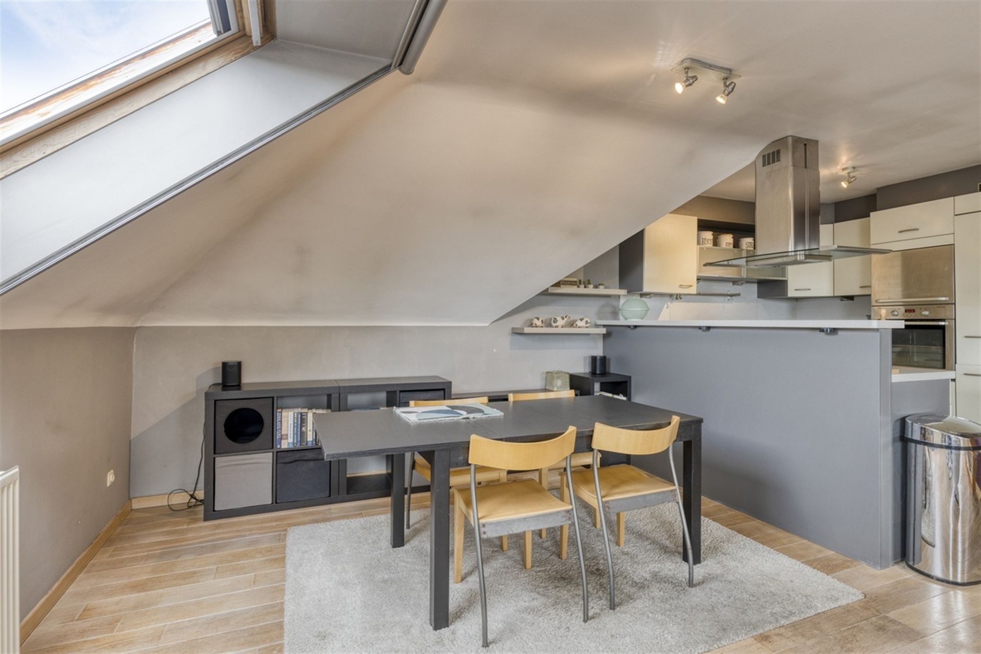 VERKOCHT:    Gezellig 2-slaapkamerappartement in Denderleeu foto 8