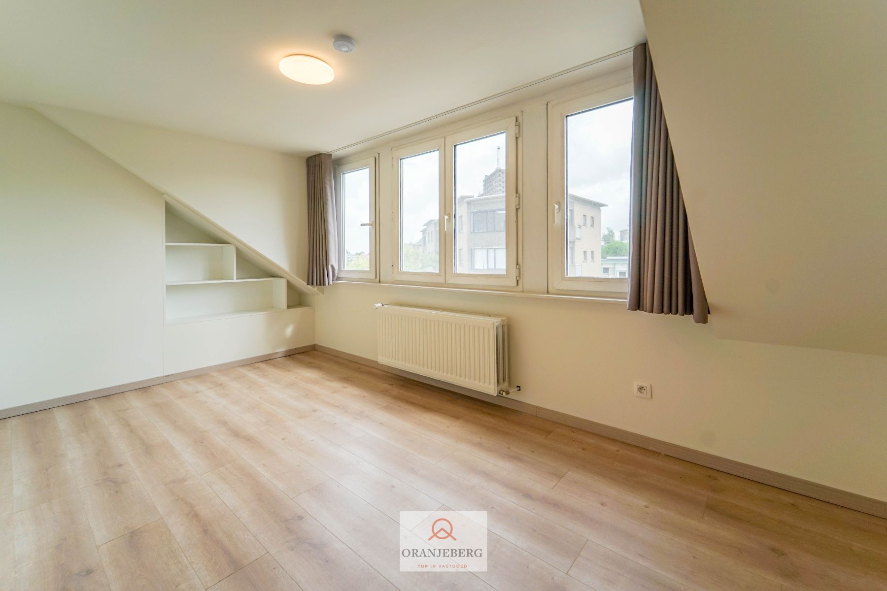 Goed bereikbare rijwoning nabij UZ met 6 slaapkamers te huur foto 4