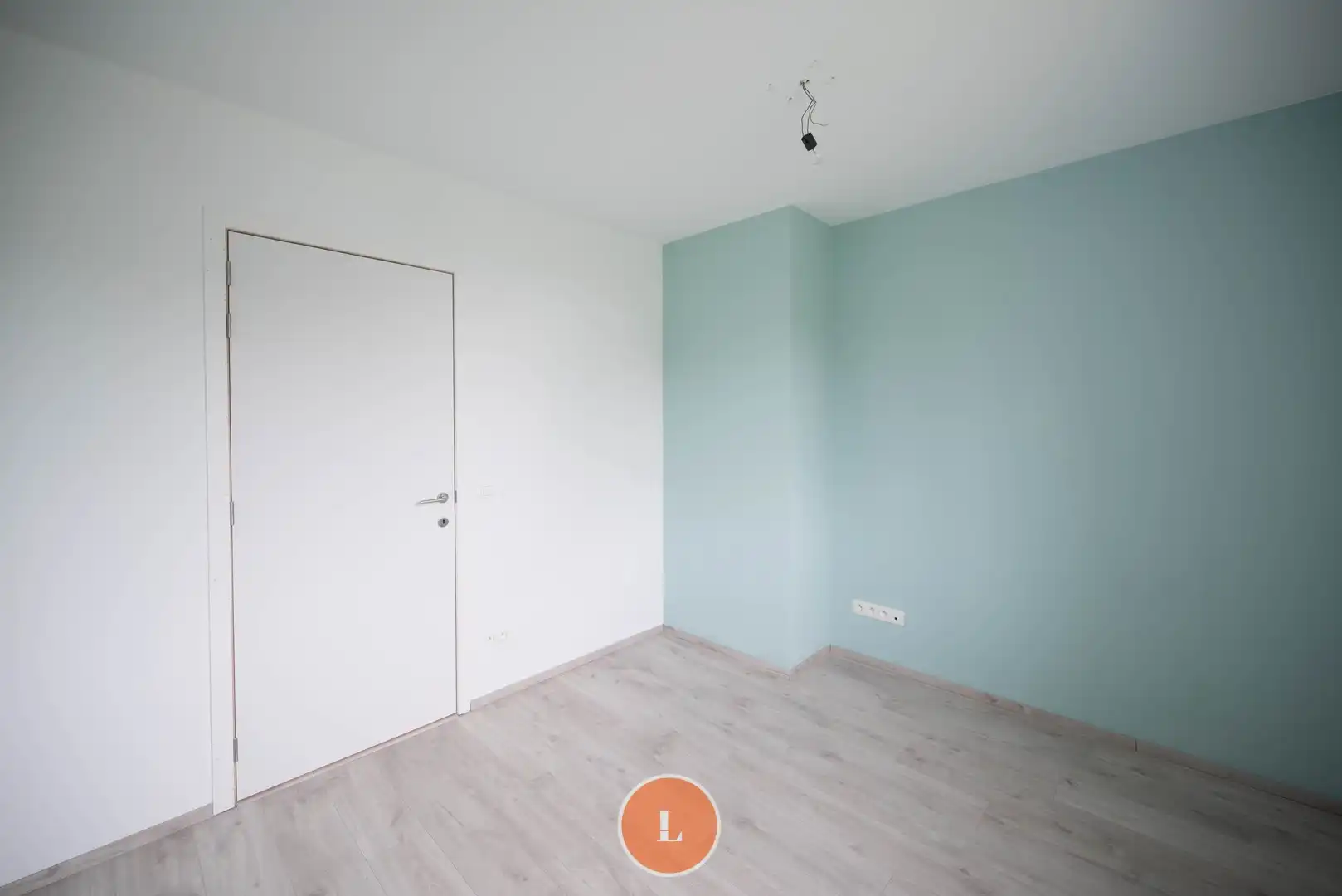 recente halfopen woning in een rustige wijk foto 7