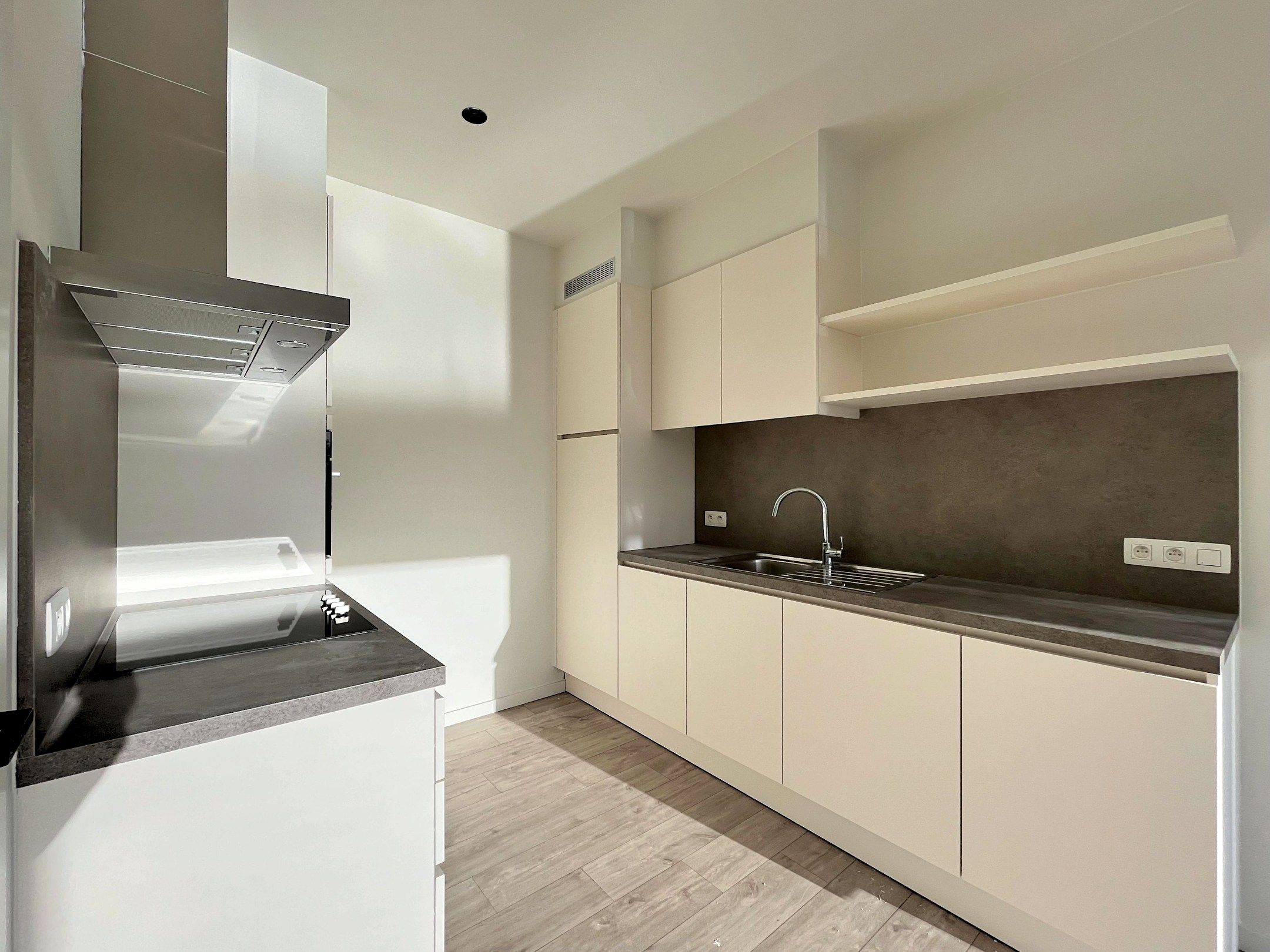 Recent appartement met zonnig terras te Moerkerke foto 5