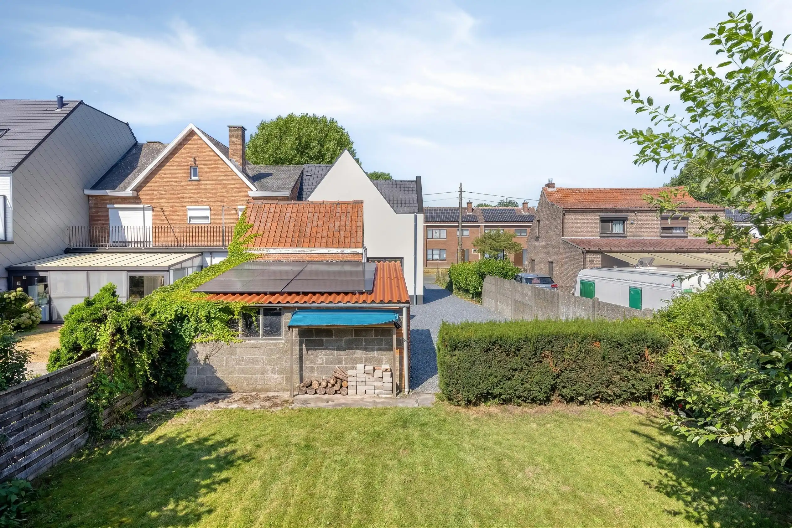 Volledig gerenoveerde halfopen woning in hartje Ertvelde foto 17