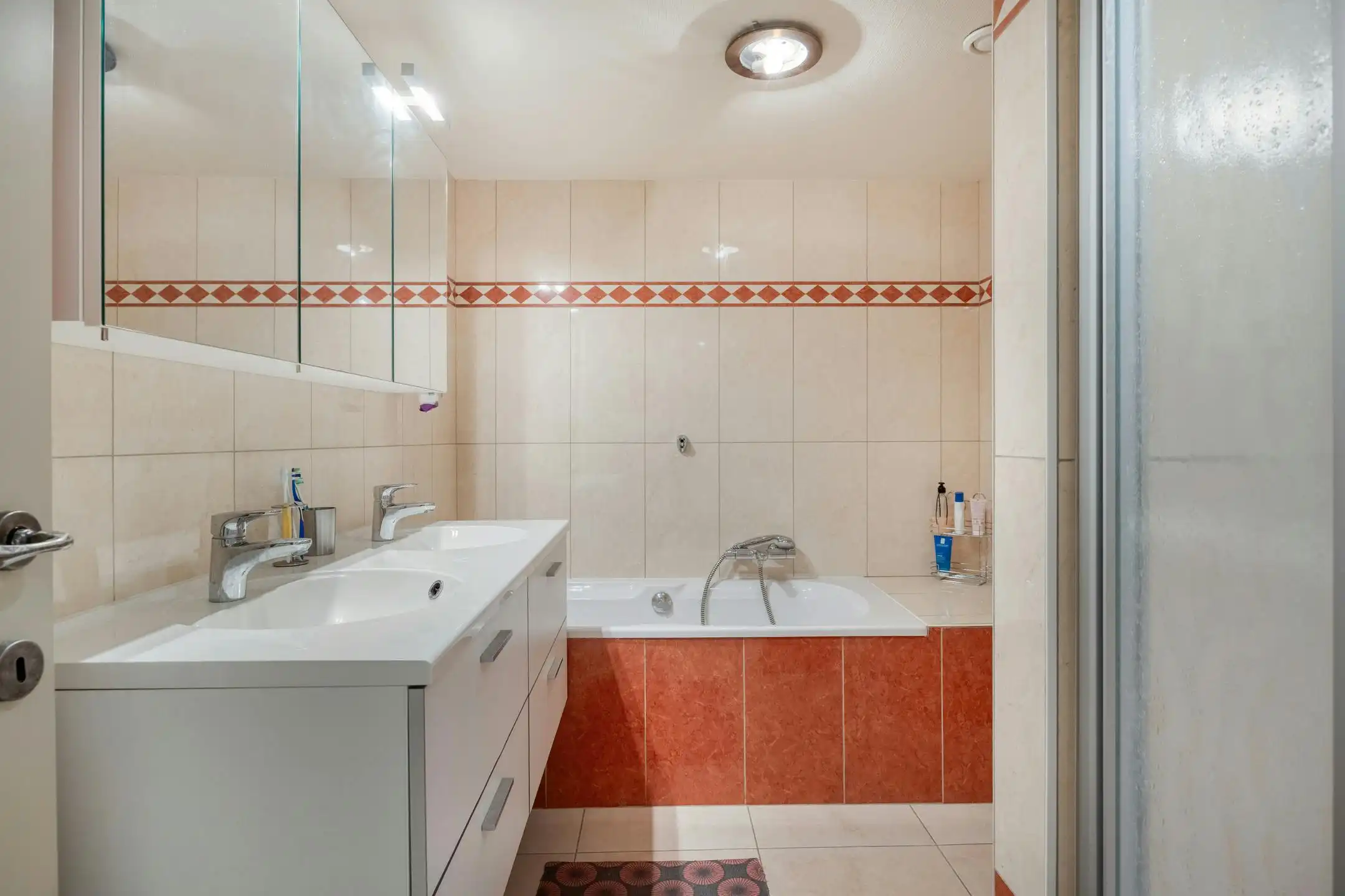 Ruim woonappartement met 3 slaapkamers aan het Begijnhof te koop!  foto 9