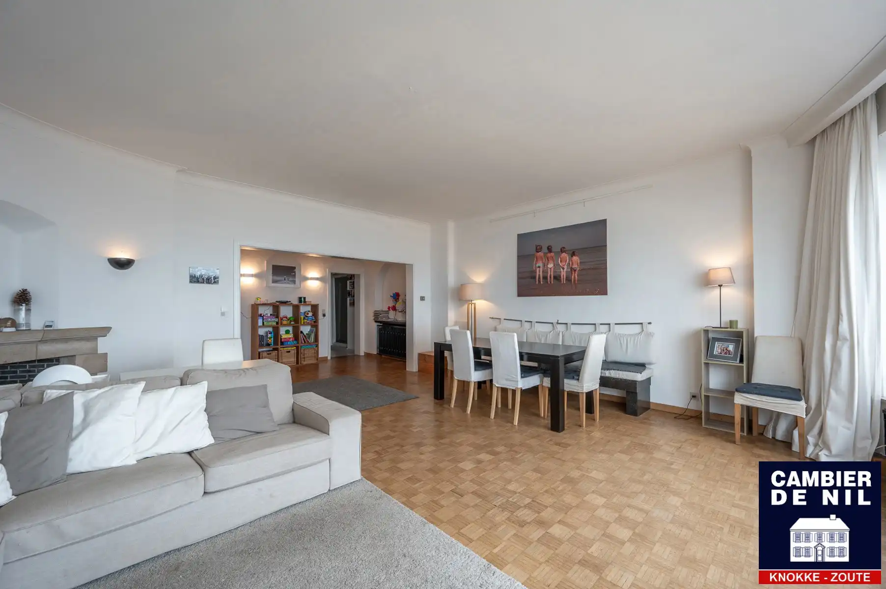Mooi ongemeubeld appartement met frontaal zeezicht  foto 4