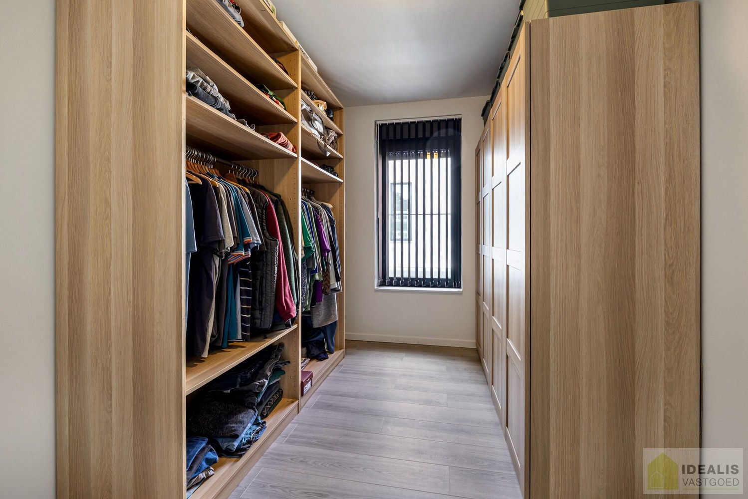 PRACHTIGE NIEUWBOUWWONING MET EEN HEERLIJK LICHTRIJKE WOONKAMER MET OPEN KEUKEN, RUIME BERGING, BUREEL, 3 SLAAPKAMERS, RUIME DRESSING EN RUIME BADKAMER VOORZIEN VAN ALLE COMFORT! EEN HEERLIJK RUIM HUIS MET EEN NAAR WENS AAN TE LEGGEN TUIN, OP EEN GEGEERDE LOCATIE NABIJ HET CENTRUM VAN PEER! foto 31