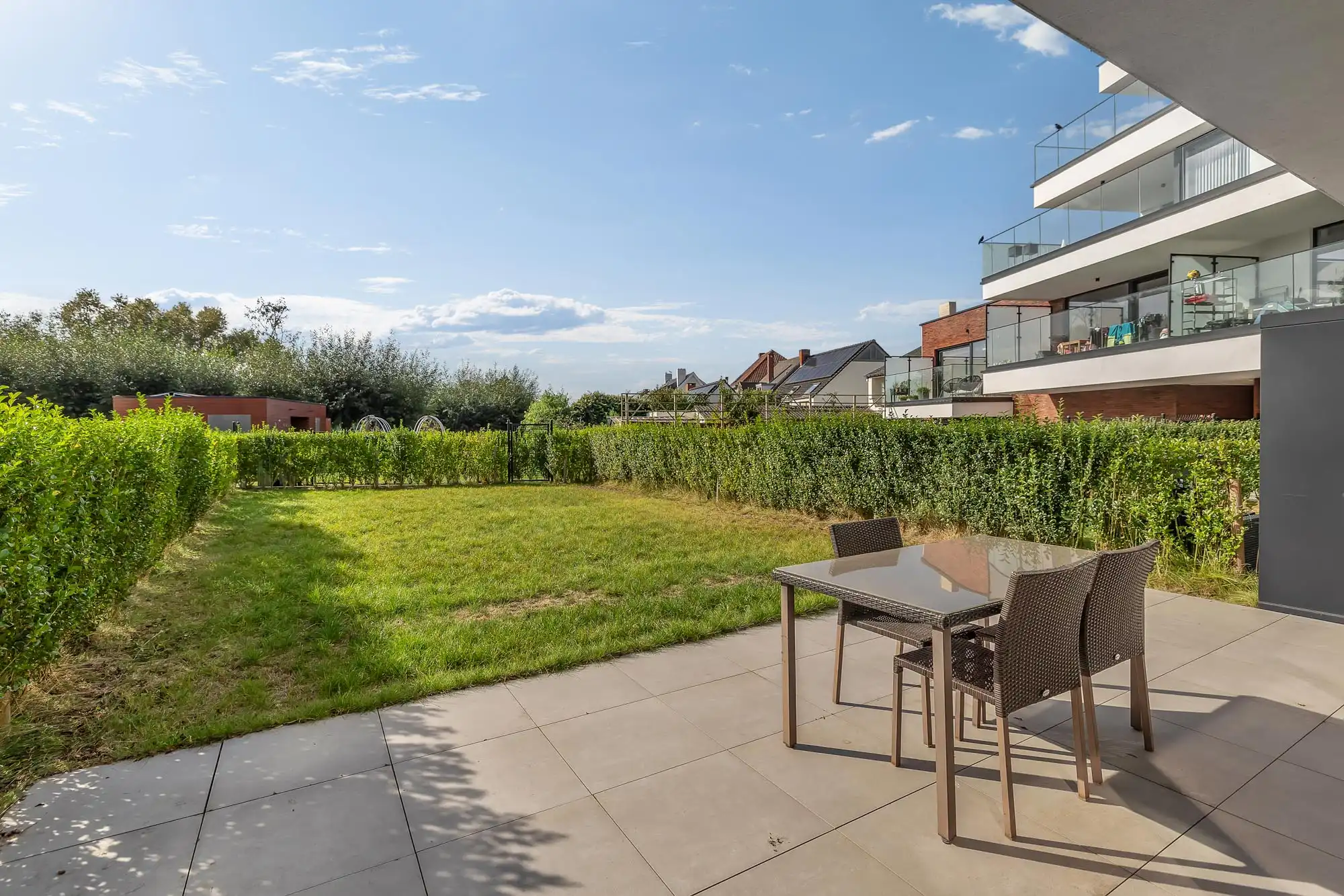 Recent app met 2 slpk, terras met tuin en staanplaats foto 19