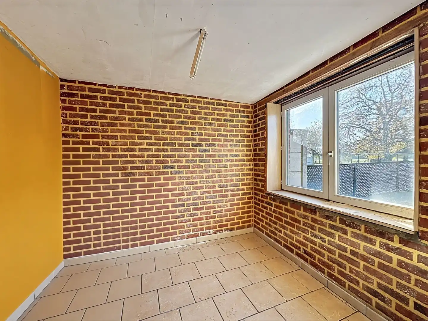 Ruime Gezinswoning met Zonnige Tuin en Renovatiepotentieel foto 10