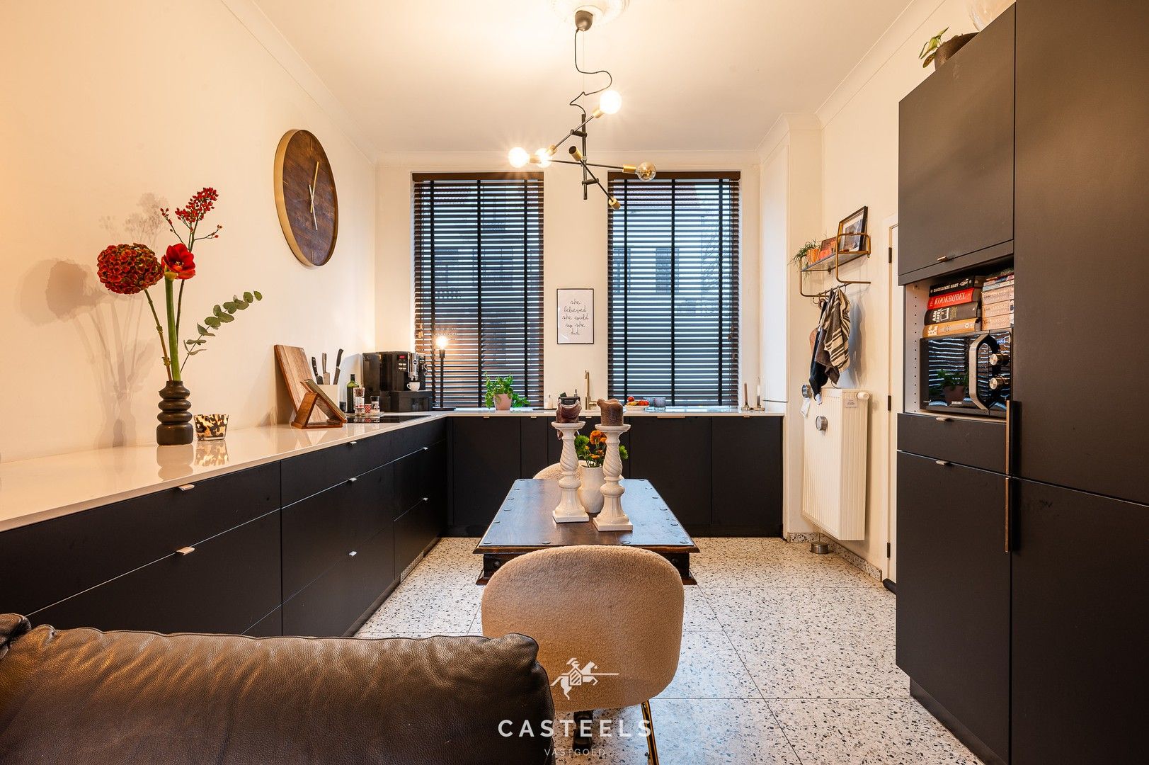 Instapklare stadswoning nabij station Brugge met tuin en studio foto 4