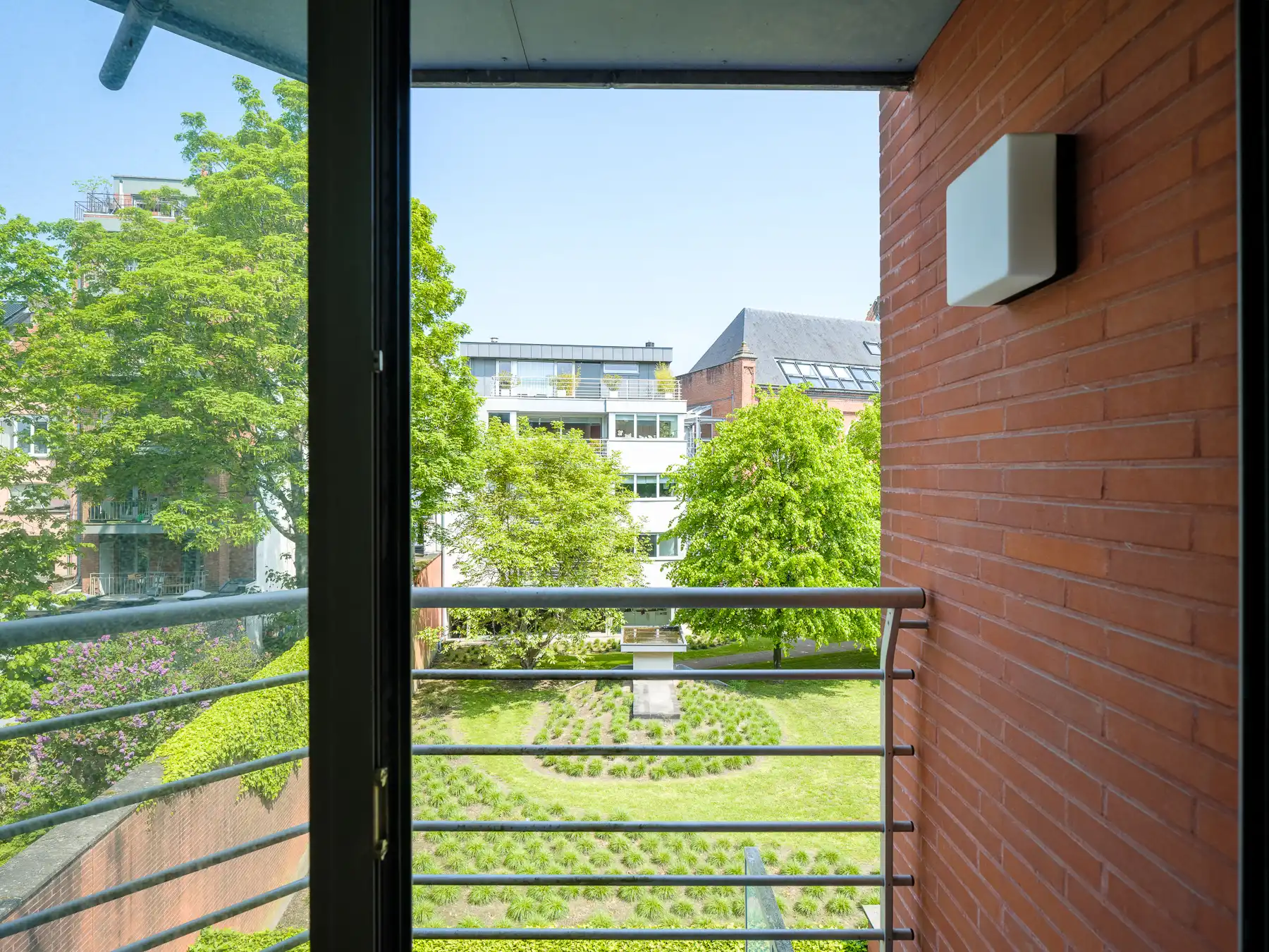 Lichtrijk appartement nabij de Coupure met ruime garageb foto 10