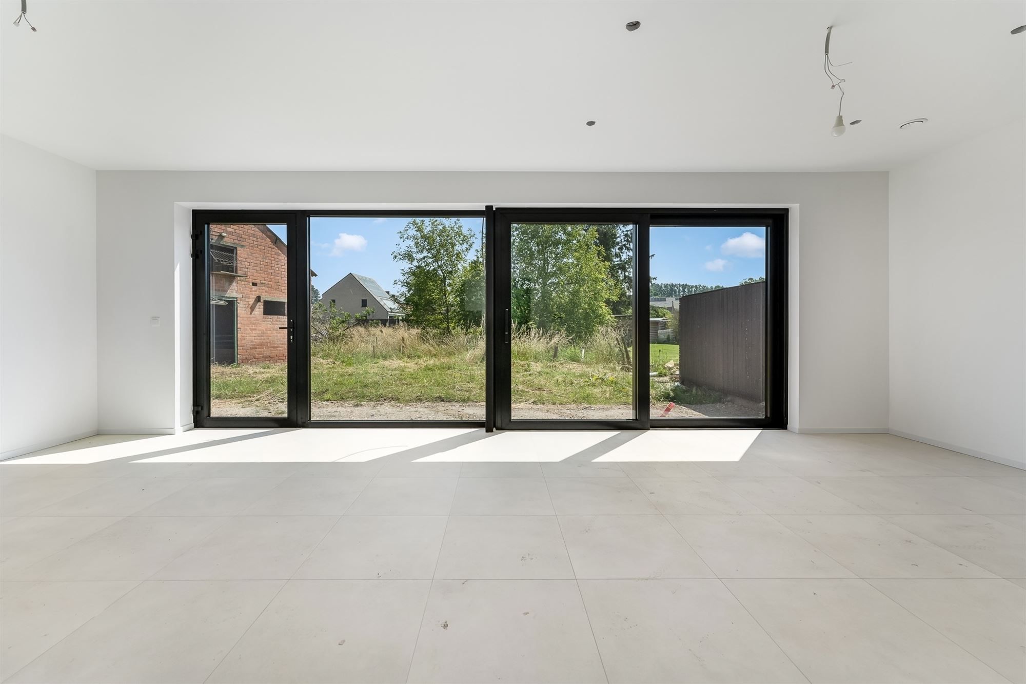 VOLLEDIG AFGEWERKTE NIEUWBOUWWONING (200M²) MET 3 SLAAPKAMERS EN E-PEIL 20! foto 6