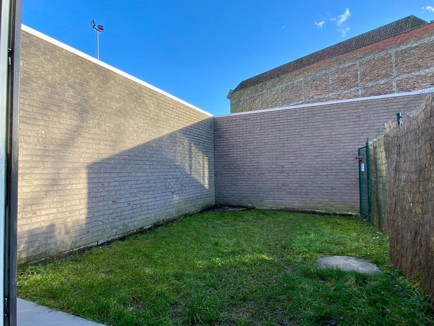 Pareltje aan de Leie met 3 slaapkamers, zuid gerichte tuin en garage in centrum van Kortrijk foto 3