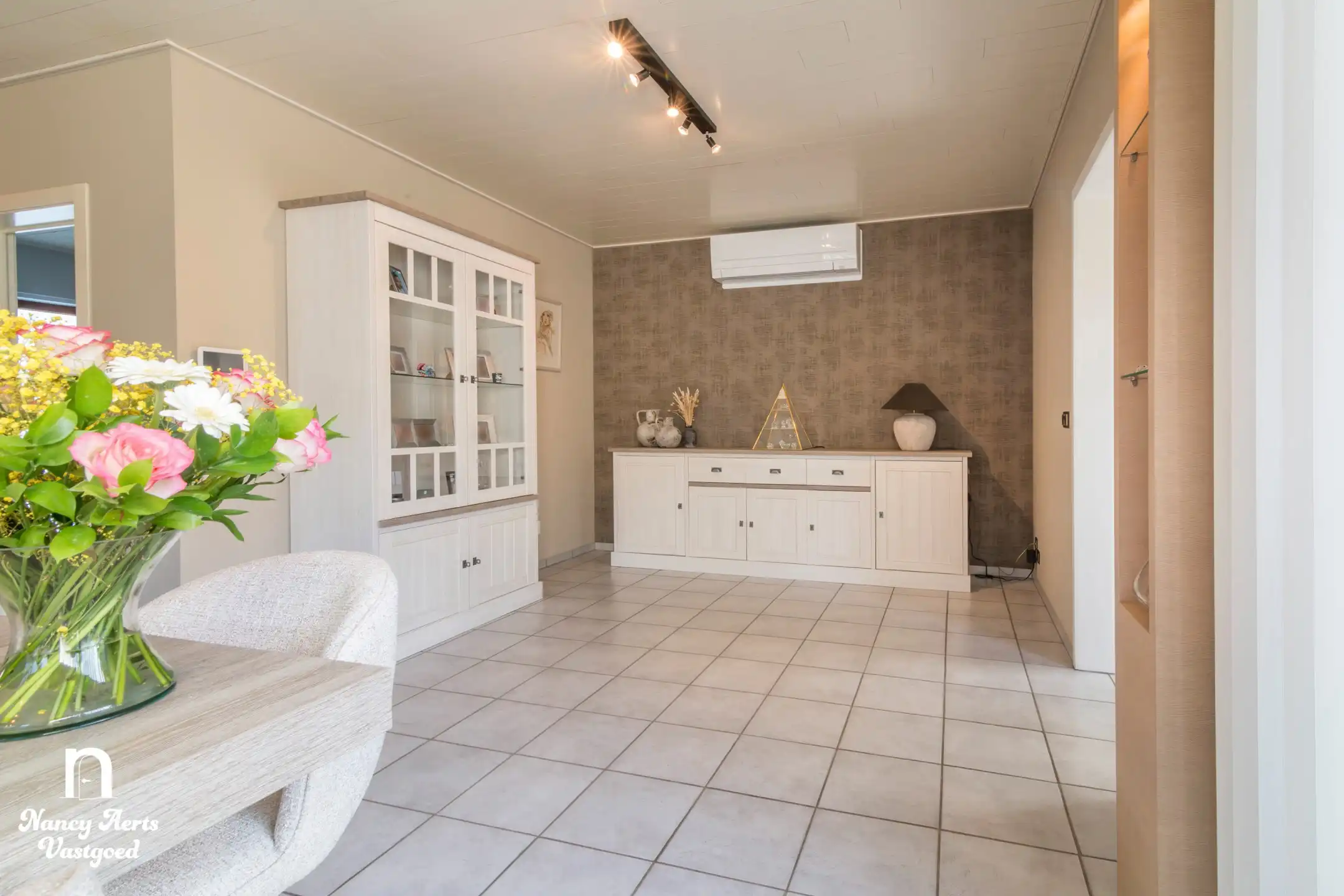 Ruime woning met multifunctionele kelder en prachtige tuin foto 8