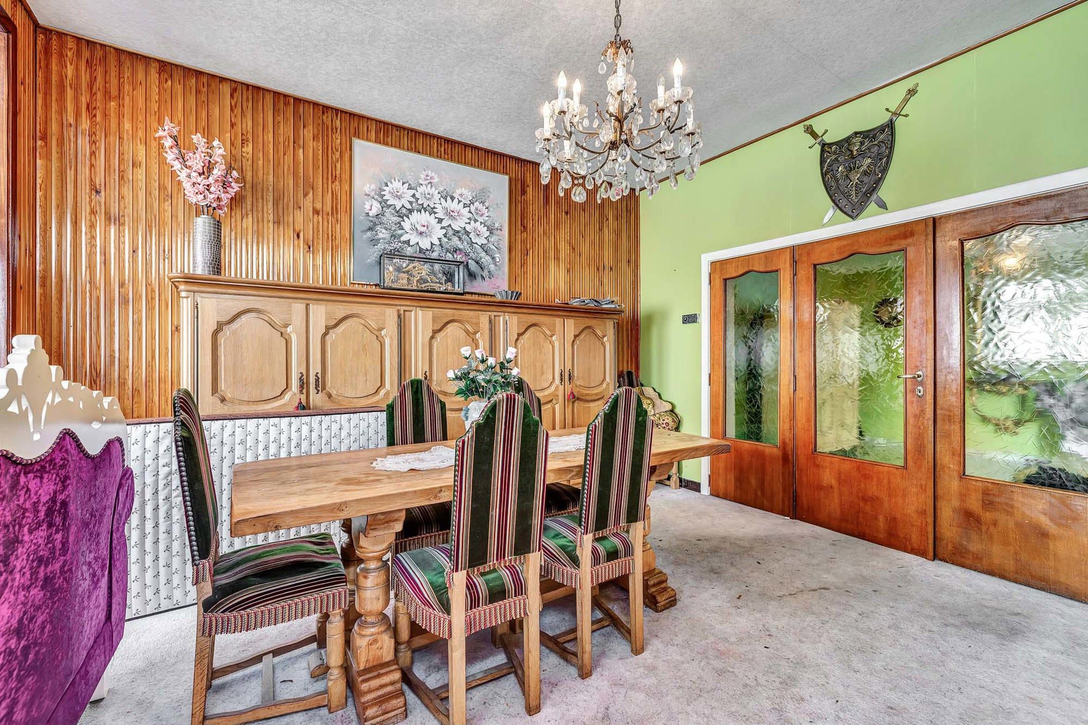 Te renoveren woning met ruime garage en tuin foto 6