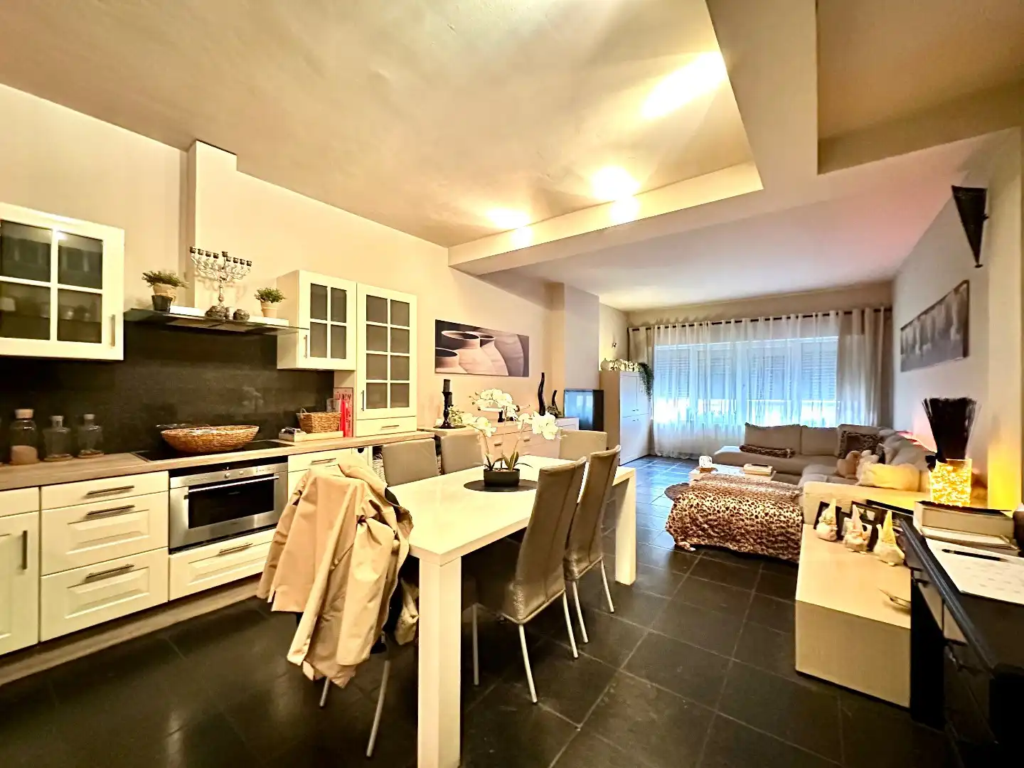 TE KOOP: goed draaiende horecazaak met woonst in centrum Tongeren foto 18