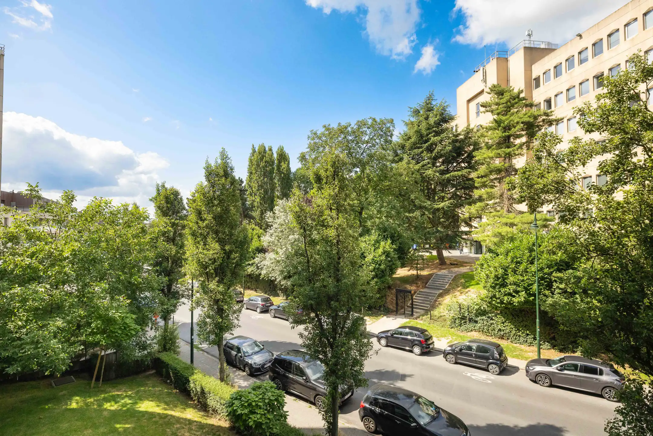 Appartement met 2 slaapkamers + kantoor met terras en P foto 14