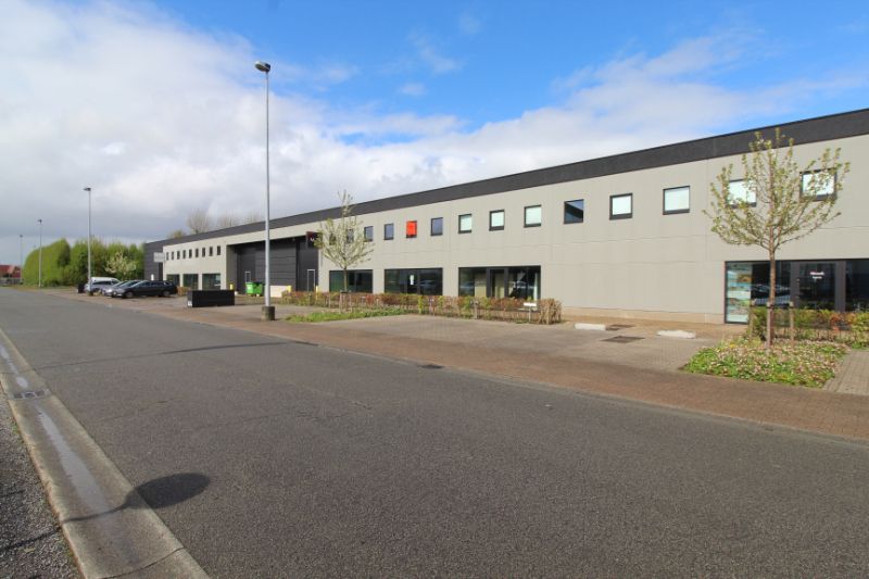 Bedrijfsgebouw op strategische ligging te huur in Roeselare(Beveren) foto 3